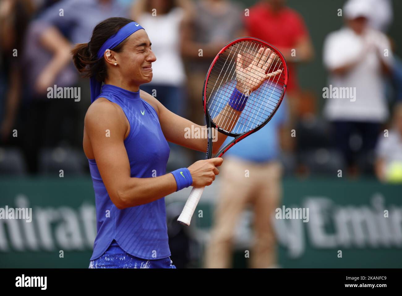 Caroline Garcia di Francia in azione contro su-Wei Hsieh (non visto) di Taipei nella loro terza partita del torneo francese di tennis Open allo stadio Roland Garros di Parigi, in Francia il 03 giugno 2017. (Foto di Mehdi Taamallah/NurPhoto) *** Please use Credit from Credit Field *** Foto Stock