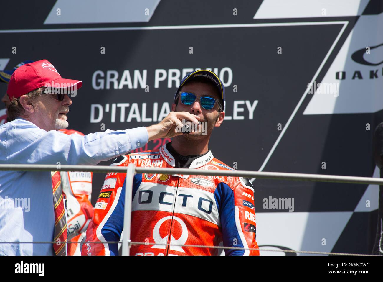 Il pilota italiano Michele Pirro ITA Ducati Teamfesteggia sul podio dopo aver vinto il Gran Premio del Moto GP sulla pista del Mugello il 4 giugno 2017. (Foto di Fabio Averna/NurPhoto) *** Please use Credit from Credit Field *** Foto Stock