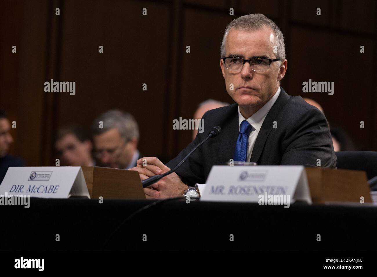 Il direttore dell’FBI, Andrew McCabe, ha testimoniato davanti al Senato Intelligence Committee, davanti alla testimonianza dell’ex direttore dell’FBI, James Comey domani, nell’edificio del Senato Hart a Capitol Hill, mercoledì 7 giugno 2017. (Foto di Cheriss May/NurPhoto) *** Please use Credit from Credit Field *** Foto Stock