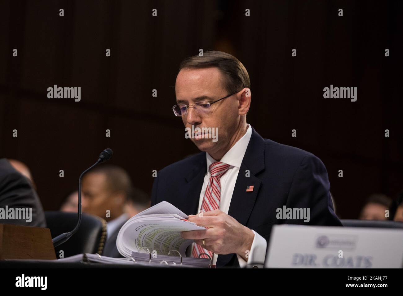 Il Vice Procuratore Generale Rod Rosenstein, ha testimoniato di fronte al Comitato per l’intelligenza del Senato, davanti alla testimonianza dell’ex Direttore dell’FBI James Comey domani, nell’edificio del Senato Hart a Capitol Hill, mercoledì 7 giugno 2017. (Foto di Cheriss May/NurPhoto) *** Please use Credit from Credit Field *** Foto Stock