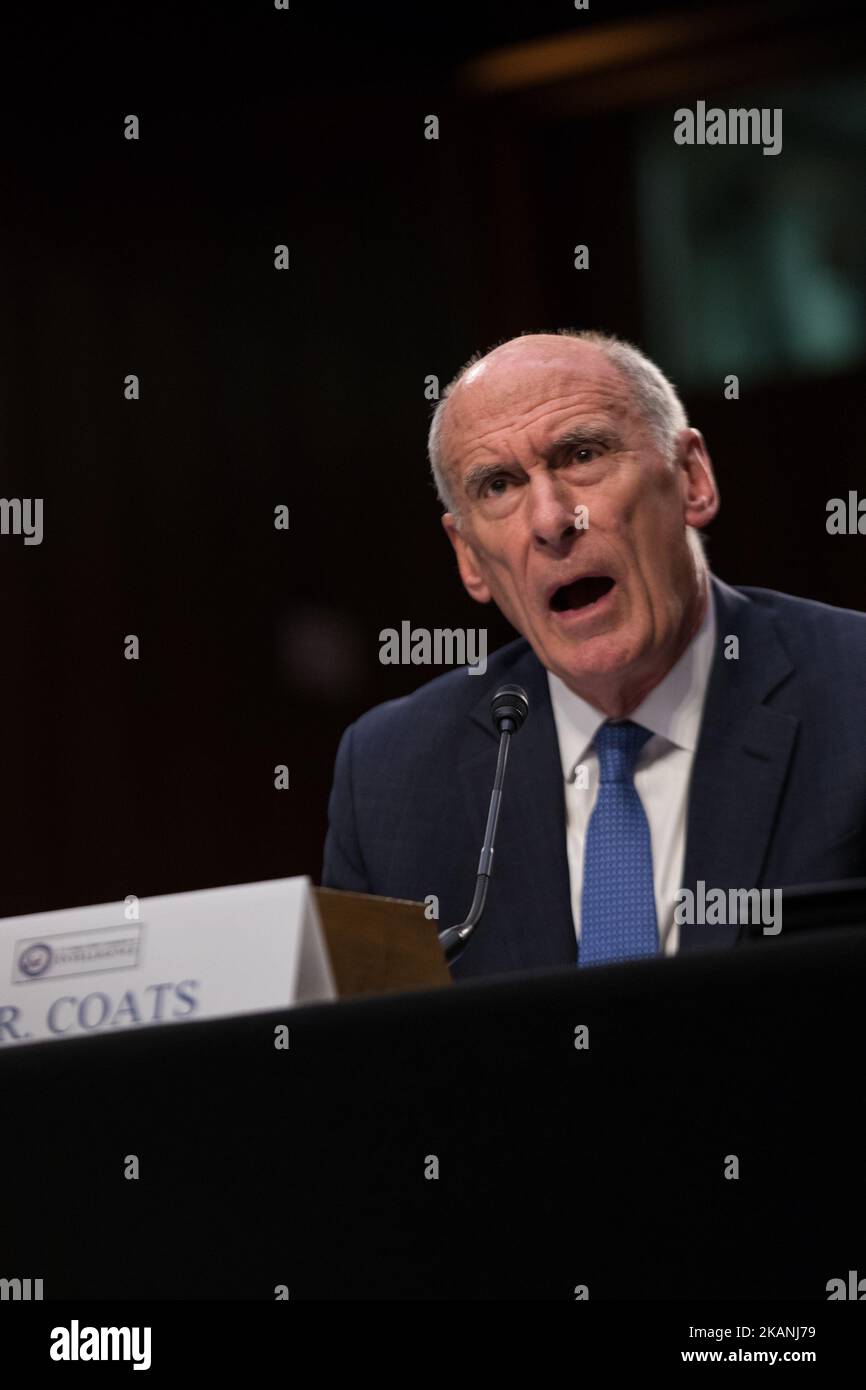Dan Coats, direttore dell'intelligence nazionale, ha testimoniato di fronte al Comitato dell'intelligenza del Senato, davanti alla testimonianza dell'ex direttore dell'FBI James Comey domani, nell'edificio del Senato Hart a Capitol Hill, mercoledì 7 giugno 2017. (Foto di Cheriss May/NurPhoto) *** Please use Credit from Credit Field *** Foto Stock