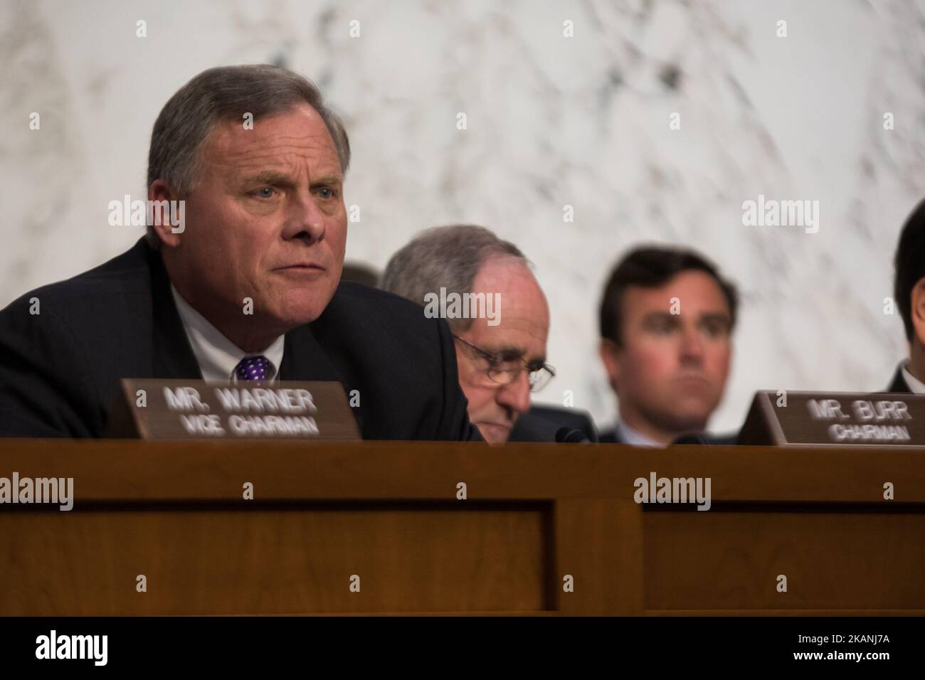 Il Presidente Richard Burr (R-NC), del Senato Intelligence Committee, interroga gli alti funzionari dell'Intelligence, davanti alla testimonianza dell'ex direttore dell'FBI James Comey domani, nell'edificio del Senato Hart a Capitol Hill, mercoledì 7 giugno 2017. (Foto di Cheriss May/NurPhoto) *** Please use Credit from Credit Field *** Foto Stock