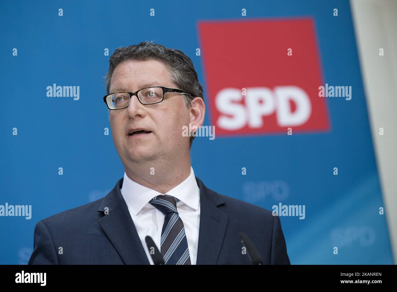 Il vice presidente della SPD, Thorsten Schaefer-Guembel, è stato raffigurato durante una conferenza stampa per presentare un concetto fiscale per le elezioni nella sede della SPD, Willy-Brandt-Haus, a Berlino, in Germania, il 19 giugno 2017. (Foto di Emmanuele Contini/NurPhoto) *** Please use Credit from Credit Field *** Foto Stock