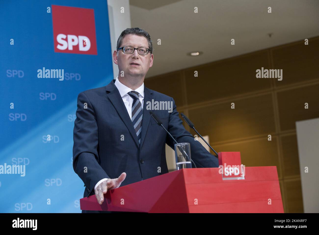 Il vice presidente della SPD, Thorsten Schaefer-Guembel, è stato raffigurato durante una conferenza stampa per presentare un concetto fiscale per le elezioni nella sede della SPD, Willy-Brandt-Haus, a Berlino, in Germania, il 19 giugno 2017. (Foto di Emmanuele Contini/NurPhoto) *** Please use Credit from Credit Field *** Foto Stock