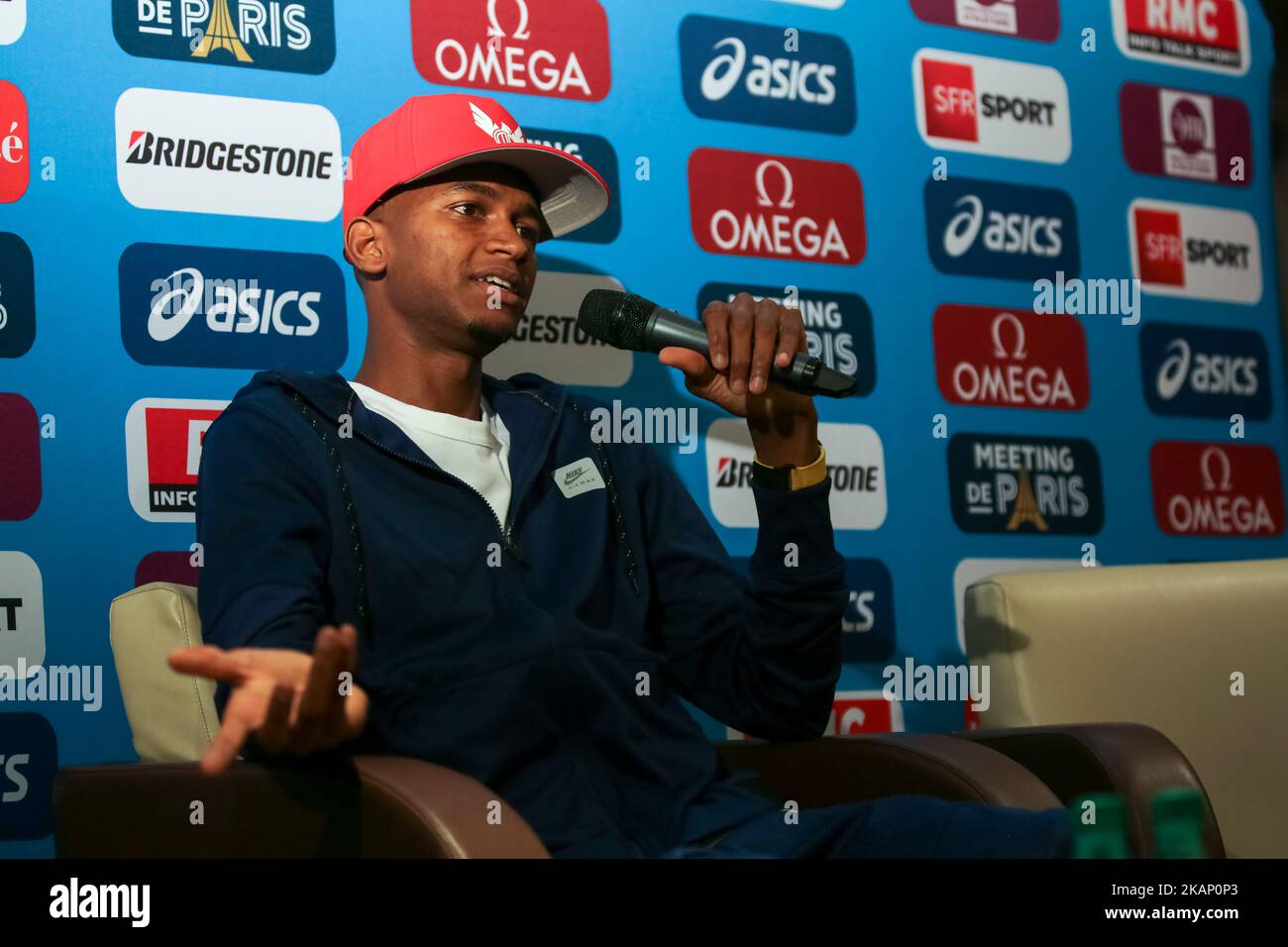 Mutaz Barshim di Katar, campione olimpico in alto salto ai Giochi Olimpici di Londra del 2012, risponde alle domande durante la conferenza stampa della lega dei diamanti, riunione di Parigi 2017, al Mercure Paris Centre Eiffel, Parigi, Francia, il 30 giugno 2017. (Foto di Michel Stoupak/NurPhoto) *** Please use Credit from Credit Field *** Foto Stock