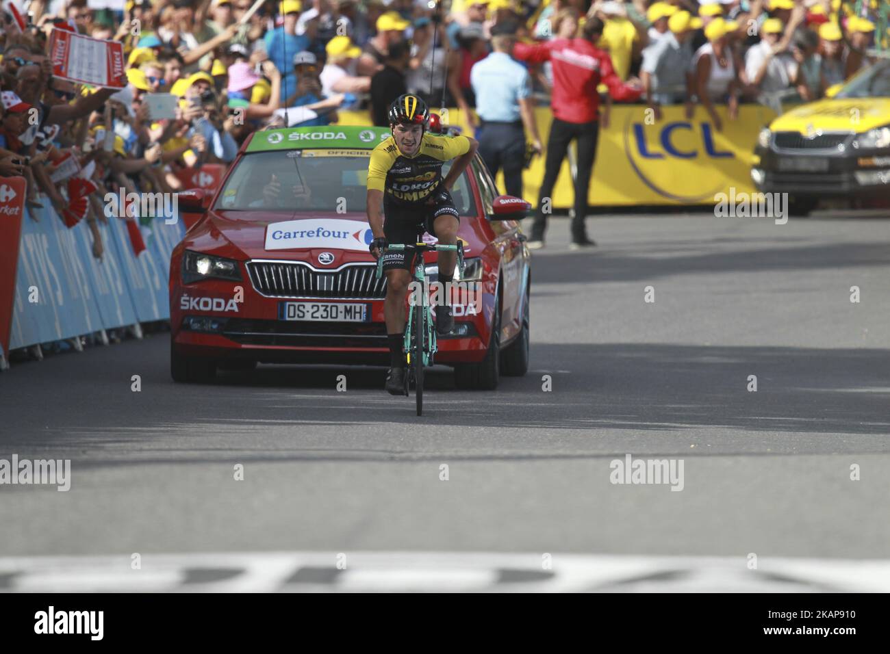 Primoz Roglic in Slovenia festeggia il traguardo durante la diciassettesima tappa di 183 km dell'edizione 104th del Tour de France, il 19 luglio 2017 tra le Mure e Serre-Chevalier, Alpi francesi (Foto di Elyxandro Cegarra/NurPhoto) *** Utilizzare il campo credito da credito *** Foto Stock