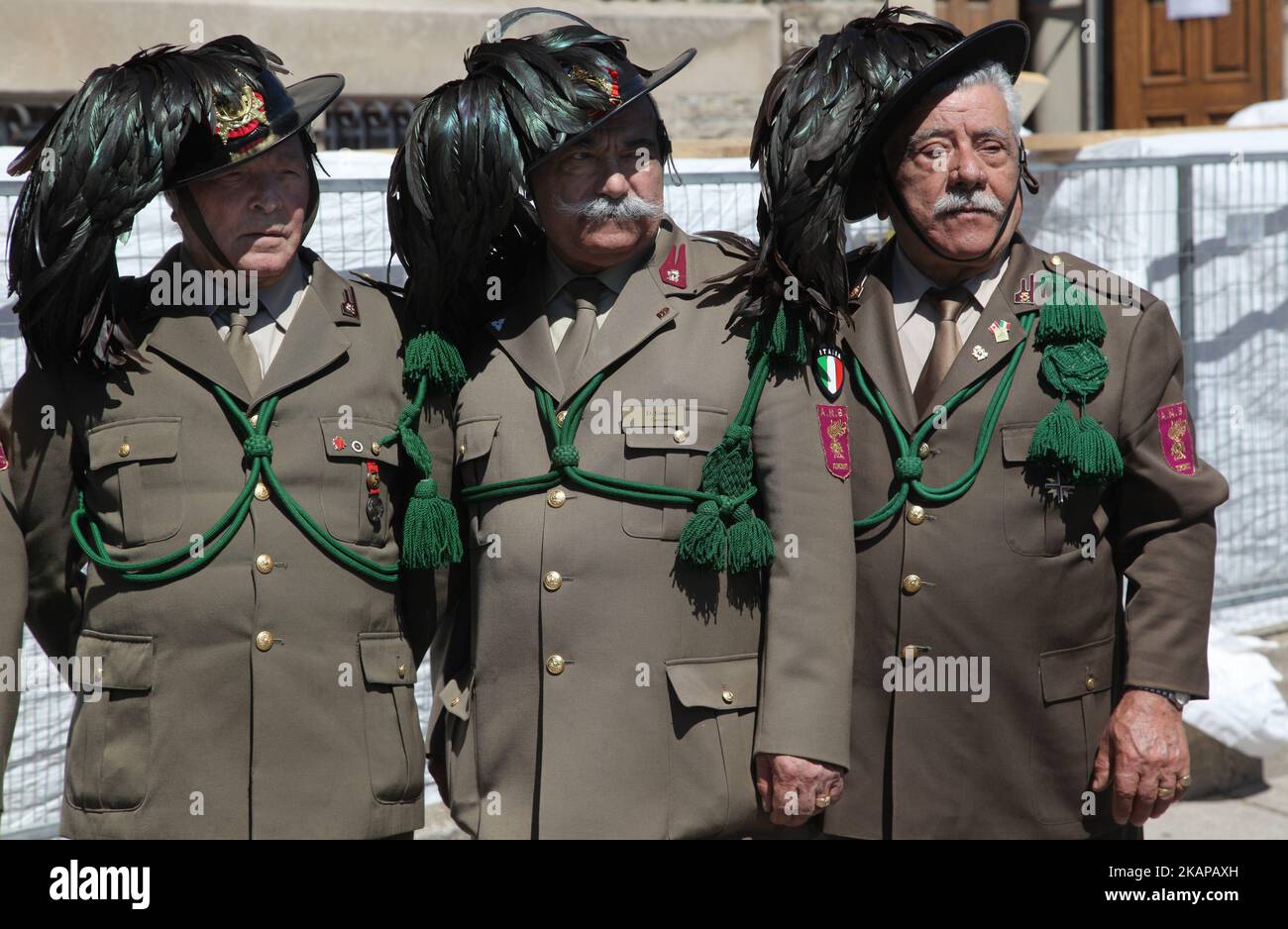 Bersaglieri italian army italy uniform immagini e fotografie stock ad alta  risoluzione - Alamy