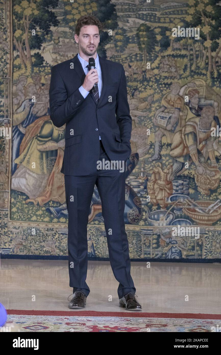 Il giocatore di basket Pau Gasol partecipa alla consegna 'Medaglie al merito in lavoro' presso il palazzo Moncloa il 27 luglio 2017 a Madrid, Spagna. (Foto di Oscar Gonzalez/NurPhoto) *** Please use Credit from Credit Field *** Foto Stock