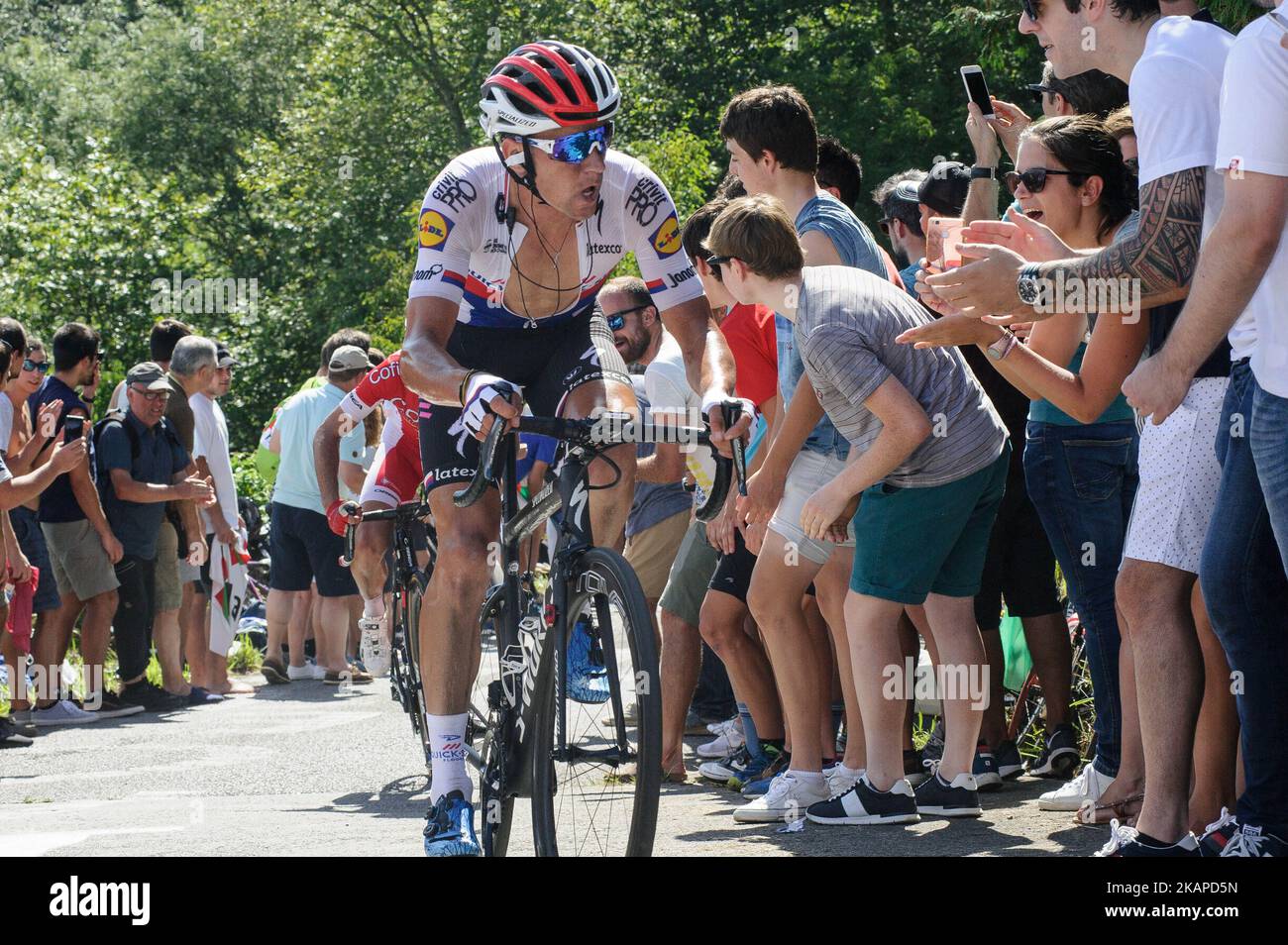 Passo dei ciclisti di Murgil Tontorra dove un gran numero di dilettanti incoraggiare i ciclisti durante 'Clasica San Sebastian - UCI WorldTour 2017' il 28 luglio 2017 a San Sebastian, Spagna. (Foto di Jose Ignacio Unanue/NurPhoto) *** Please use Credit from Credit Field *** Foto Stock