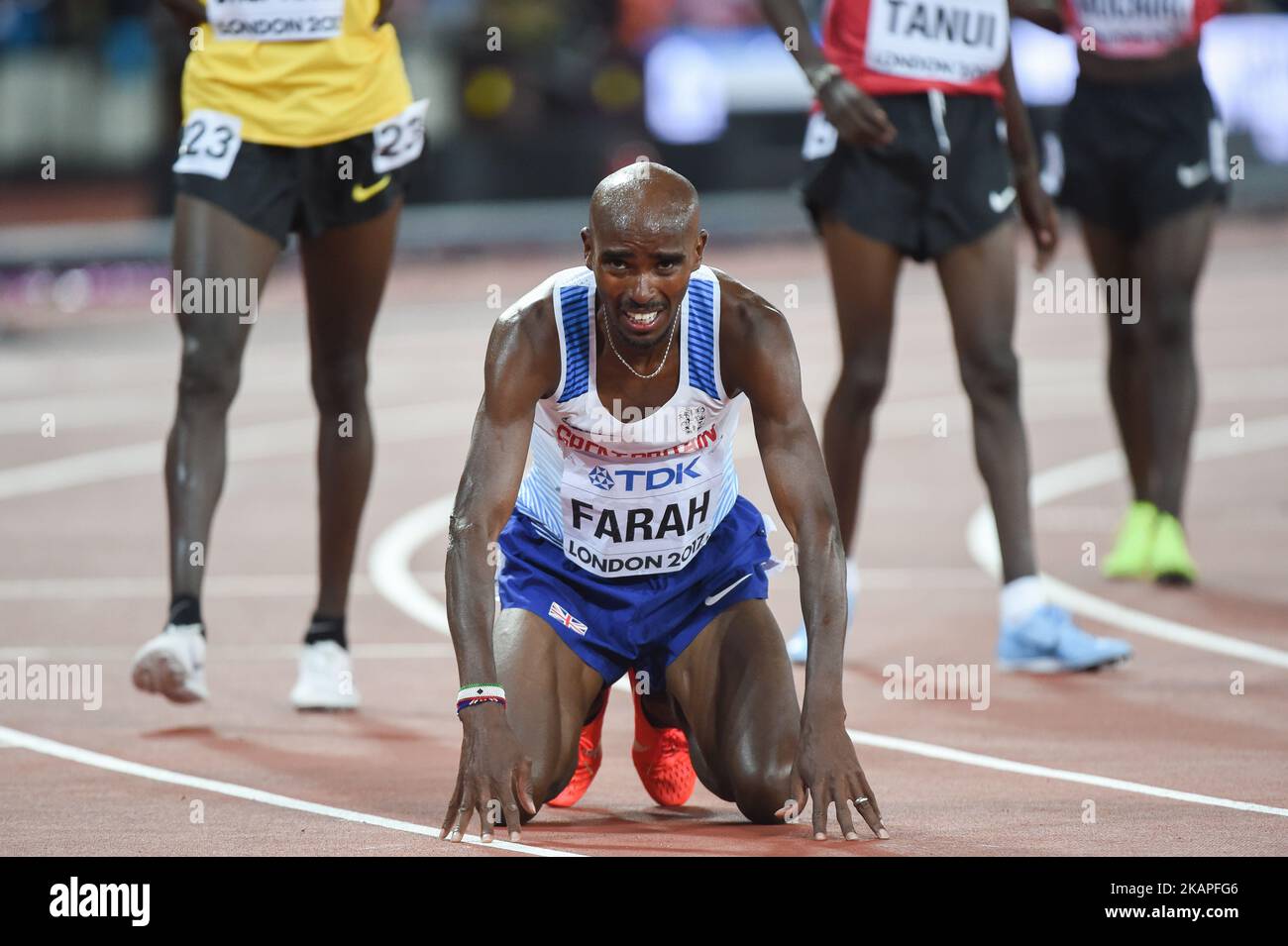 MO Farah di Gran Bretagna festeggia la vittoria dell'oro nella finale maschile di 10000 metri durante il giorno uno dei Campionati Mondiali di Atletica IAAF 16th Londra 2017 al London Stadium il 4 agosto 2017 a Londra, Regno Unito. (Foto di Ulrik Pedersen/NurPhoto) *** Please use Credit from Credit Field *** Foto Stock