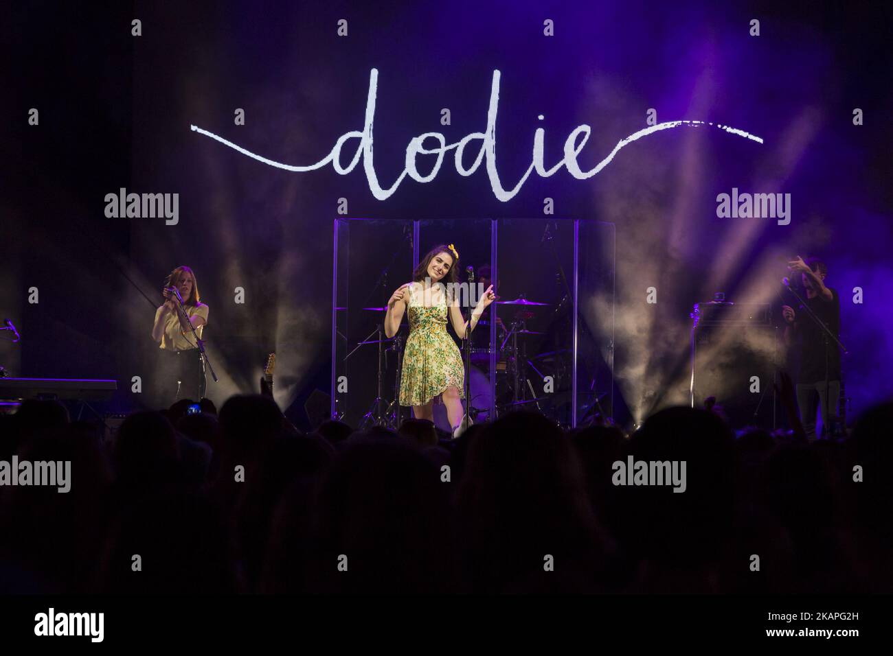 Dodie si esibisce al Summer in the City, a Londra, Regno Unito, il 6 agosto 2017. Il più grande festival di video online del Regno Unito ha riunito migliaia di giovani che apprezzano i contenuti video online. (Foto di Dominika Zarzycka/NurPhoto) *** Please use Credit from Credit Field *** Foto Stock