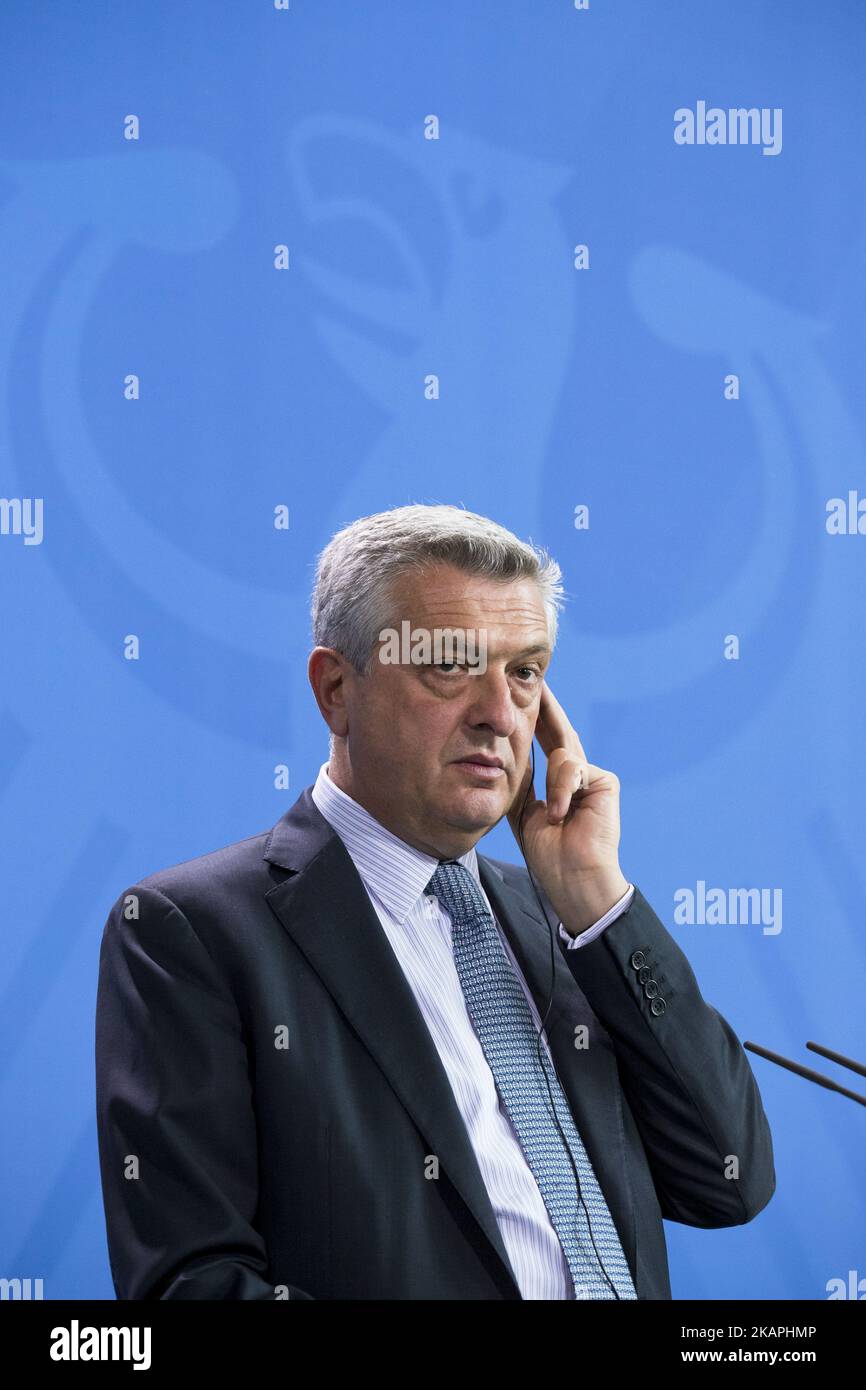 L'Alto Commissariato delle Nazioni Unite per i rifugiati Filippo grandi viene raffigurato nel corso di una conferenza stampa tenuta con la cancelliera tedesca Angela Merkel e il Direttore Generale dell'Organizzazione Internazionale per le Migrazioni William Lacy Swing (ultimi due non nella foto) alla Cancelleria di Berlino, in Germania, il 11 agosto 2017. (Foto di Emmanuele Contini/NurPhoto) *** Please use Credit from Credit Field *** Foto Stock