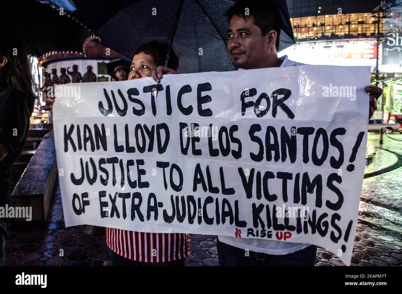 I manifestanti chiedono giustizia a tutte le vittime di ulteriori omicidi giudiziari correlati alla droga a Manila, Filippine, il 18 agosto 2017. (Foto di Bernice Beltran/NurPhoto) Foto Stock