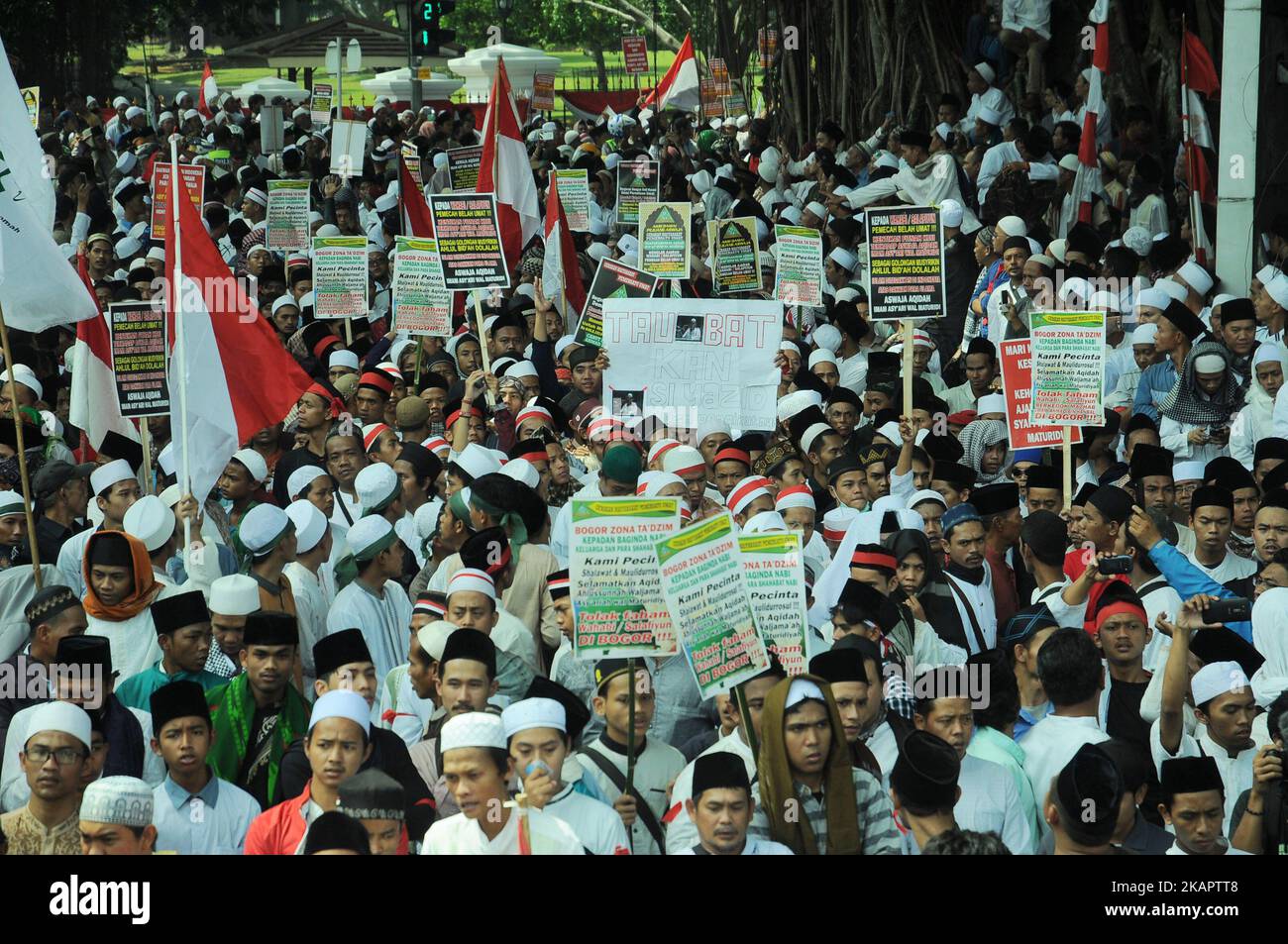 I musulmani indonesiani hanno tenuto un raduno presso il Municipio di Bogor, Giava Occidentale, Indonesia, il 29,2017 agosto. L'azione respinge il Wahhabism (Wahhabite) e revoca la costruzione della moschea perché è incompatibile con gli insegnamenti dell'Islam in Indonesia. (Foto di Dasril Roszandi/NurPhoto) Foto Stock