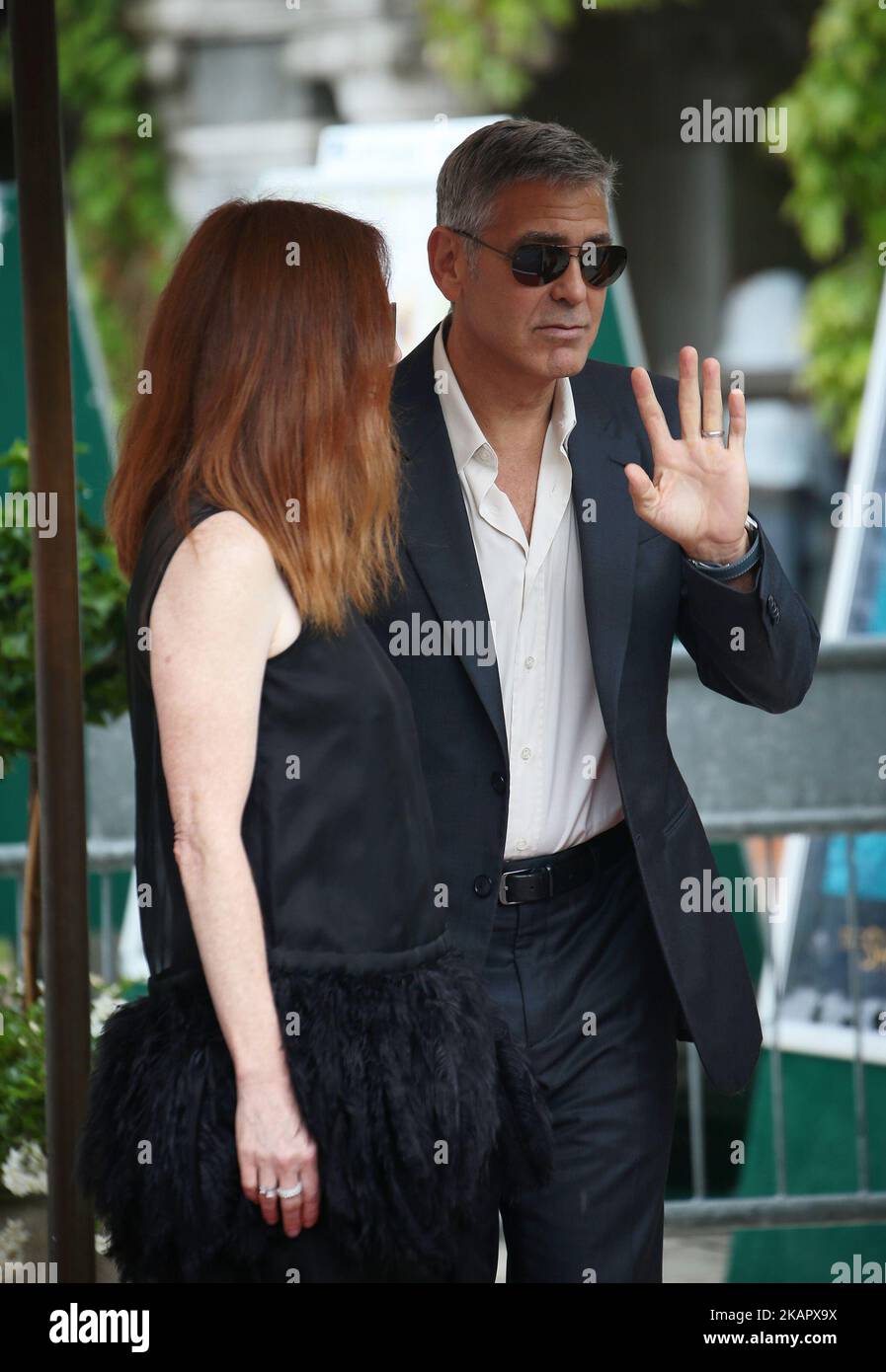 George Clooney e Julianne Moore arrivano all'Hotel Excelsior di Venezia il 1 settembre 2017. (Foto di Matteo Chinellato/NurPhoto) Foto Stock