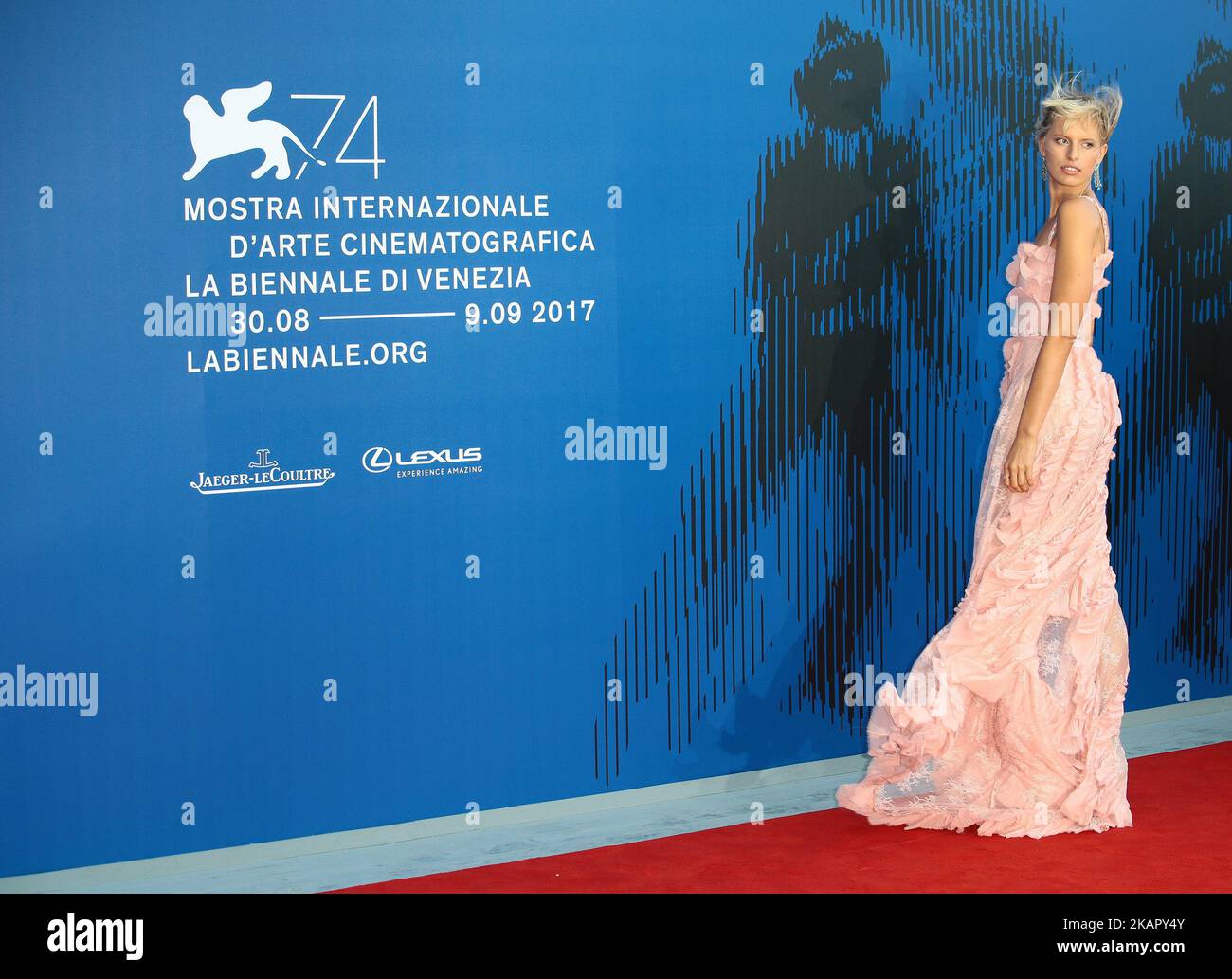 Karolina Kurkova partecipa al Premio Franca Sozzanzi in occasione del 74th° Festival del Cinema di Venezia, il 1 settembre 2017. Il 1 settembre 2017. (Foto di Matteo Chinellato/NurPhoto) Foto Stock