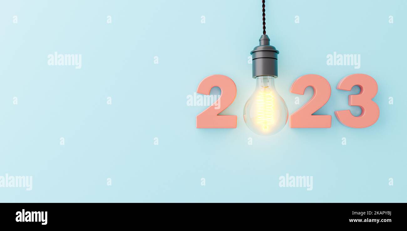 Rendering 3D creativo di insegne 2023 realizzate con numeri rosa e lampadina a luce retrò luminosa appesa su sfondo blu Foto Stock
