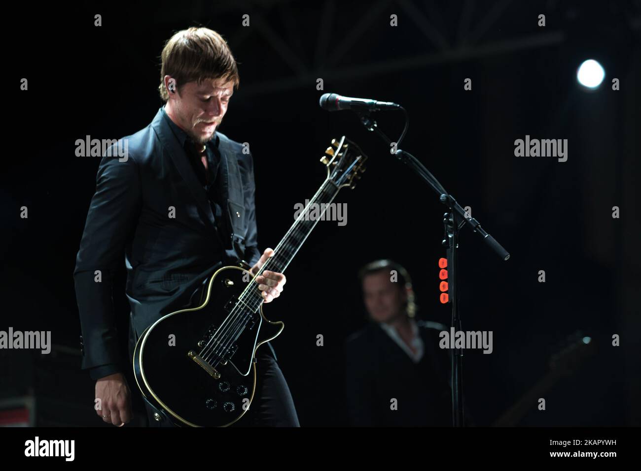 La rock band americana Interpol si esibirà dal vivo all'Alexandra Palace di Londra il 1 settembre 2017. La band è in tournée per il 15th° anniversario del loro album di debutto 'Turn on the Bright Light'. La formazione della band è composta da Paul Banks (voce, chitarra), Daniel Kessler (basso) e Sam Fogarino (batteria) (Foto di Alberto Pezzali/NurPhoto) Foto Stock