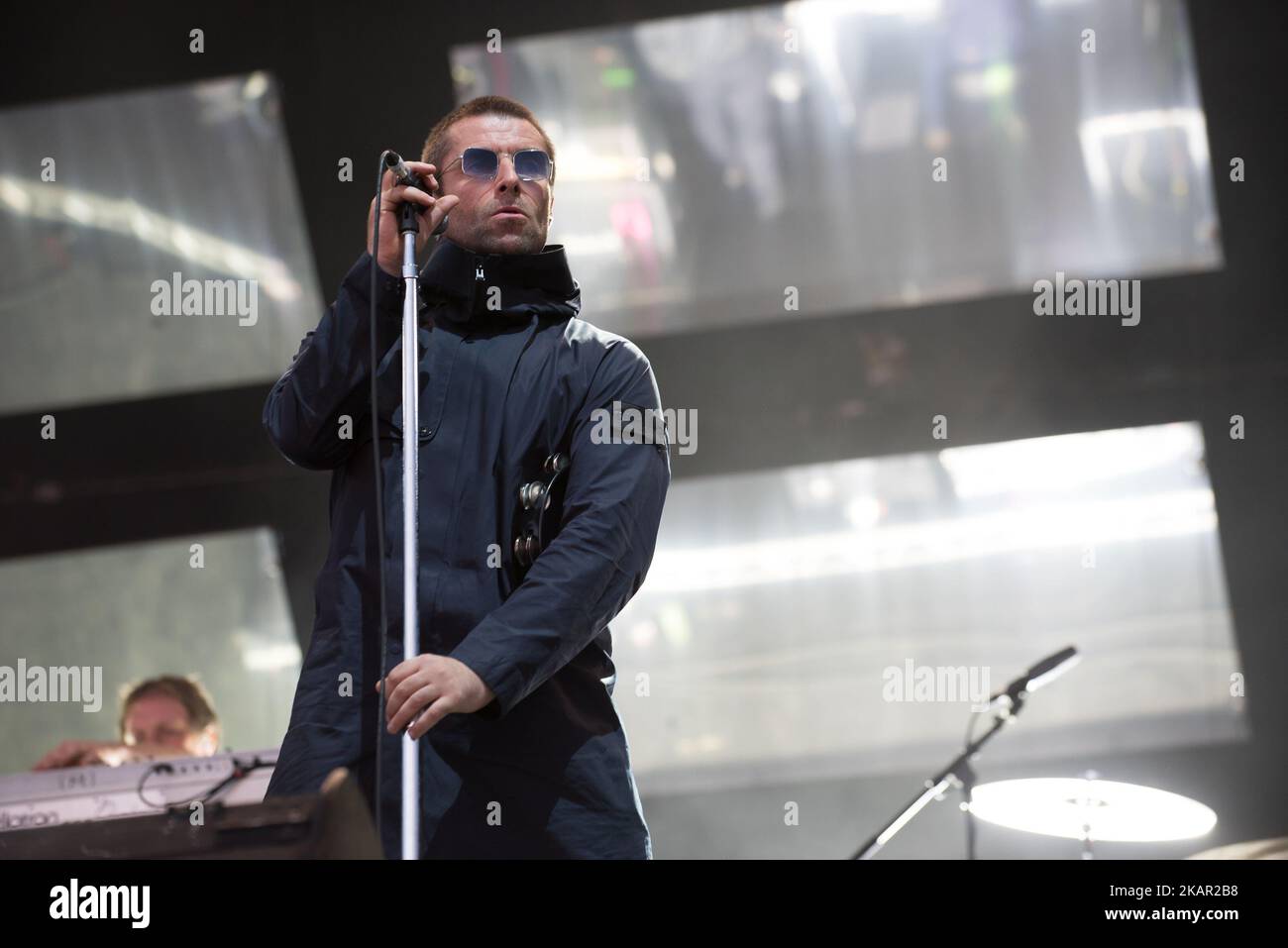 Il famoso frontman britannico Liam Gallagher si esibisce il terzo giorno del Reading Festival, il suo primo tour solista, Reading il 27th agosto 2017. L'ex cantante Oasis e Beady Eye, esegue canzoni dal vivo del suo primo album solista "As You Were" con la sua band che include l'ex Babishambles, Drew McConnell (basso) e l'ex Kasabian e Beady Eye, Jay Mehler (chitarra). (Foto di Alberto Pezzali/NurPhoto) Foto Stock