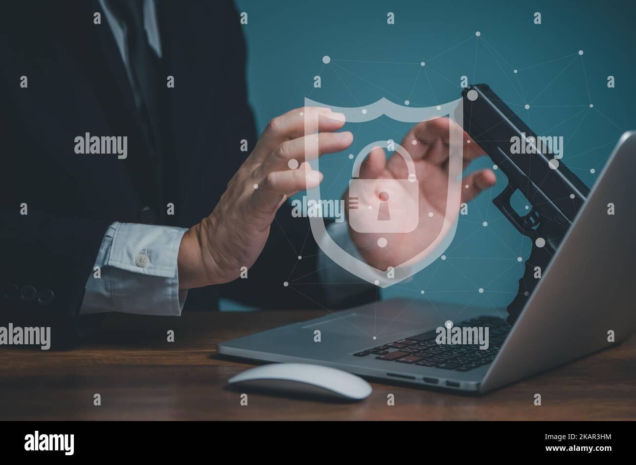 Cybersecurity, computer finance hacker concetto, businessman ottenere hacked sulla connessione di rete Internet, computer Security minacce da hacker throug Foto Stock