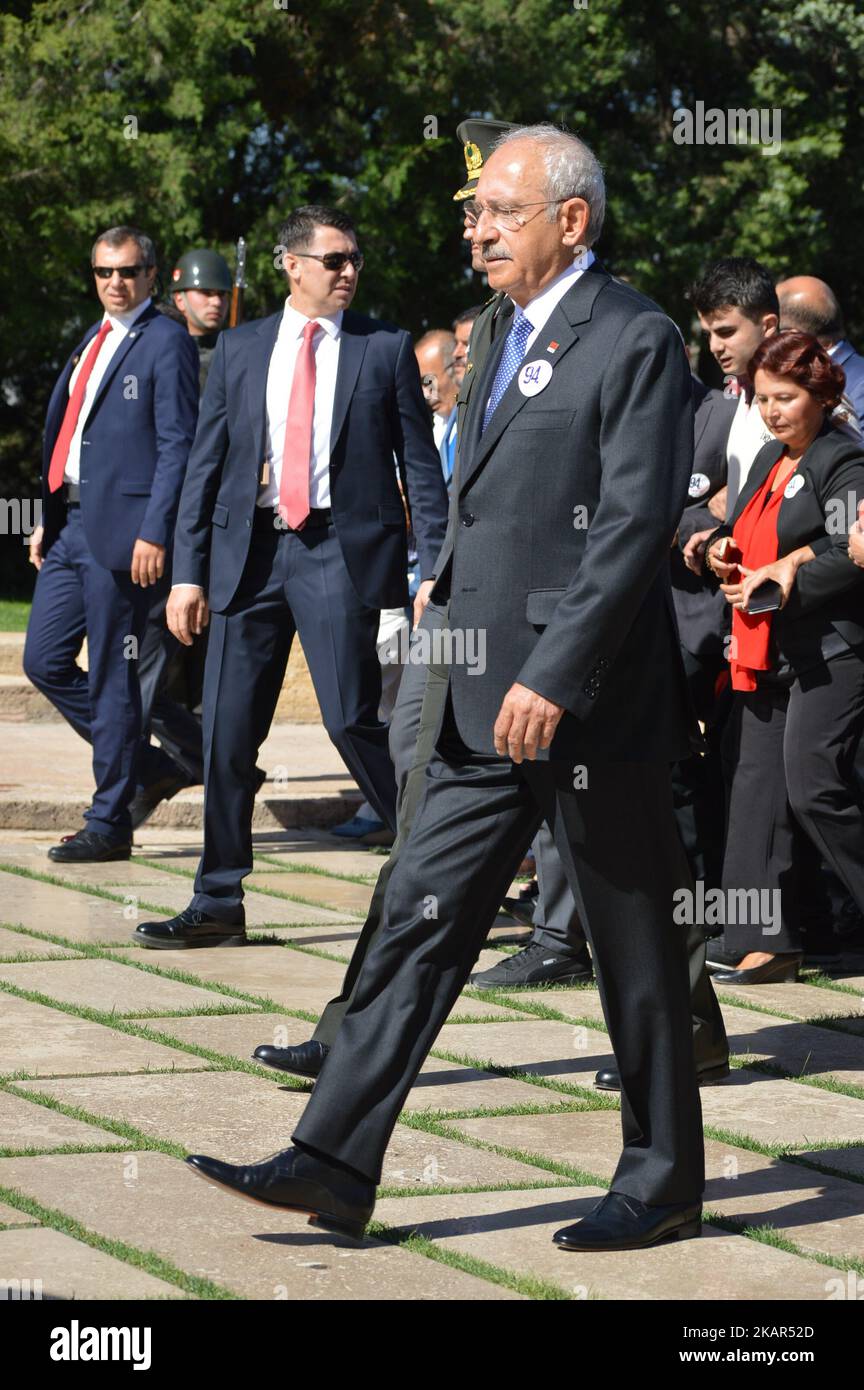 Il principale leader del Partito popolare Repubblicano (CHP) dell'opposizione Kemal Kilicdaroglu partecipa a una marcia in occasione del 94th° anniversario del suo partito ad Anitkabir, il Mausoleo del fondatore e primo presidente della Turchia moderna Mustafa Kemal Ataturk, ad Ankara, in Turchia, il 9 settembre 2017. Il CHP è il principale partito politico laico e socialdemocratico della Turchia, nonché il più antico partito politico della Repubblica di Turchia, fondato da Mustafa Kemal Ataturk con il nome di Partito popolare il 09 settembre 1923. (Foto di Altan Gocher/NurPhoto) Foto Stock