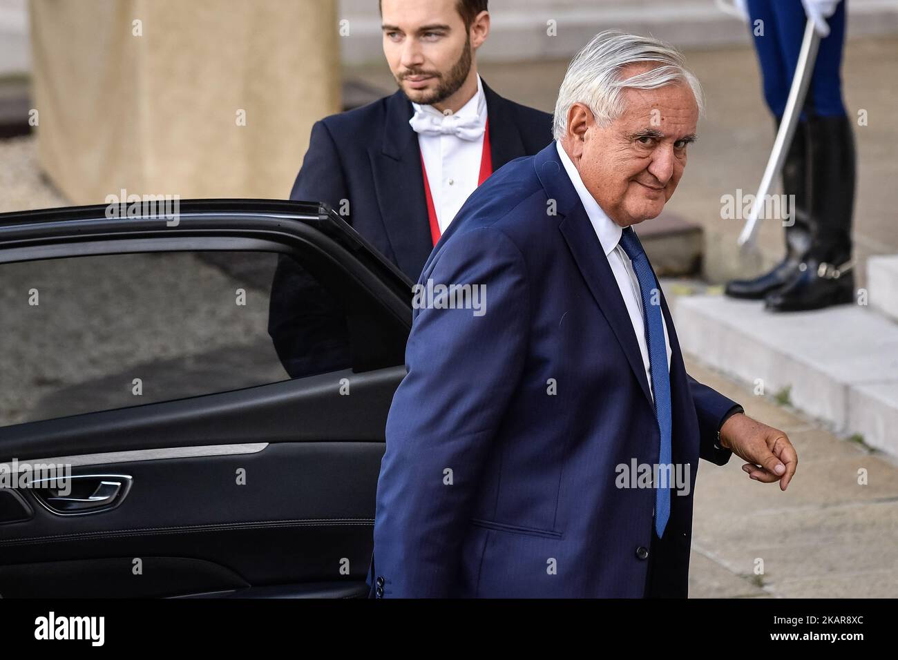 L'ex primo ministro francese Jean-Pierre Rafarin lascia l'Elysee Palace a Parigi dopo una cerimonia per celebrare l'incoronazione di Parigi come ospite dei Giochi Olimpici del 2024 il 15 settembre 2017. (Foto di Julien Mattia/NurPhoto) Foto Stock