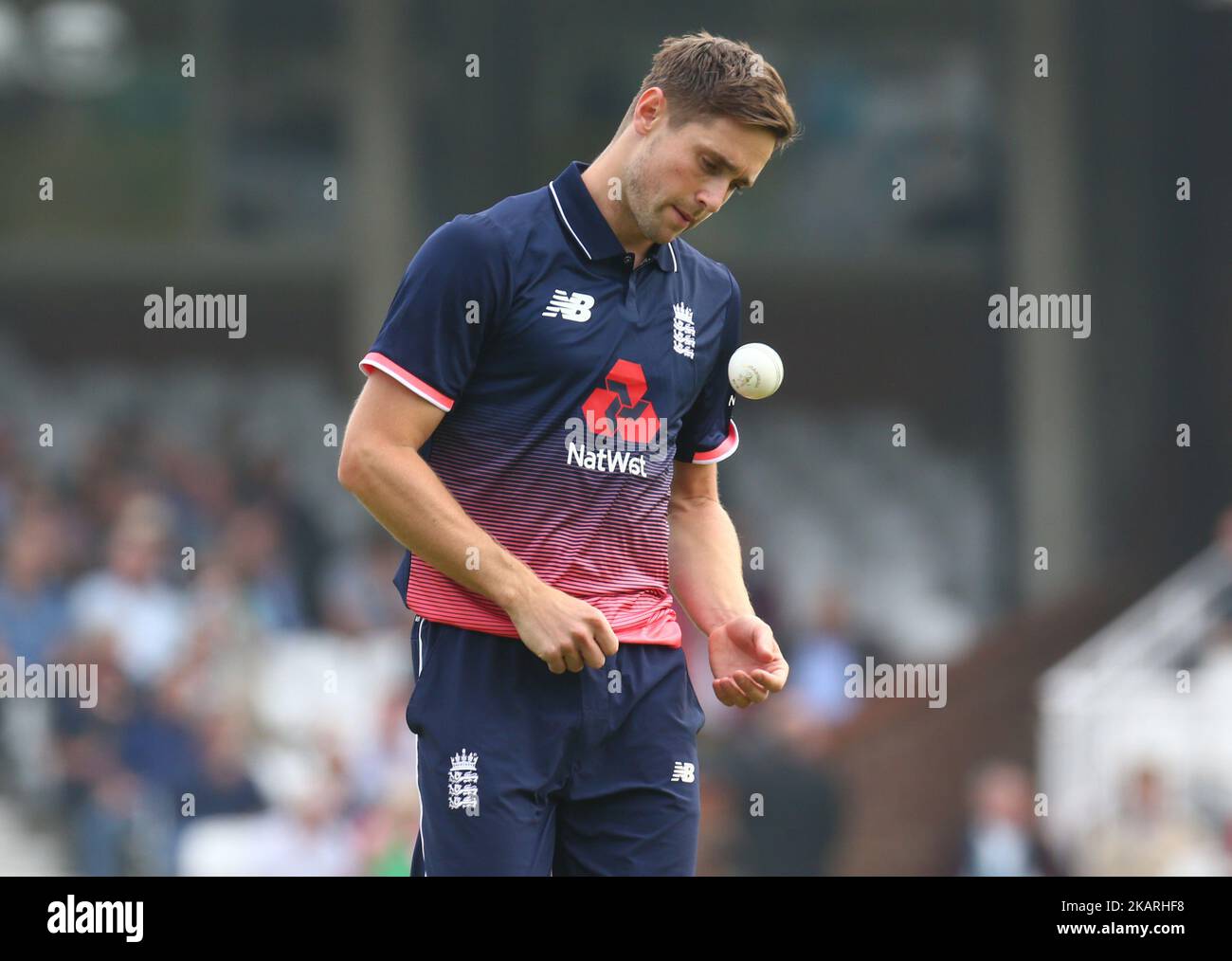 Inglese Chris Woakes durante il 4th Royal London One Day International Series match tra Inghilterra e Indie Occidentali al Kia Oval, Londra il 27 settembre , 2017 (Photo by Kieran Galvin/NurPhoto) Foto Stock