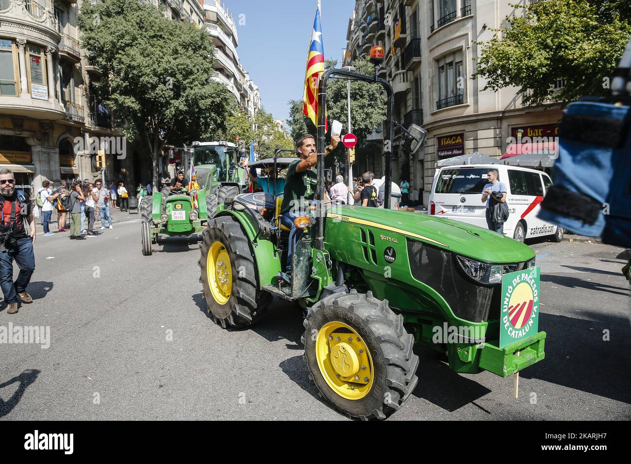 Indipendenza manifestazione dell'Associazione degli agricoltori con i loro trattori a favore del diritto di voto in Catalogna il 29th settembre 2017 a Barcellona, Spagna. (Foto di Urbanandsport/NurPhoto) Foto Stock