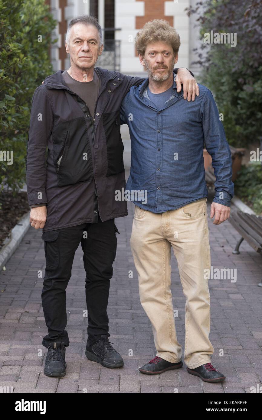 Il regista Pablo Solarz e l'attore Miguel Angel sola partecipano alla presentazione "El ultimo Traje" di Madrid il 4 ottobre 2017 a Madrid, in Spagna. (Foto di Oscar Gonzalez/NurPhoto) Foto Stock