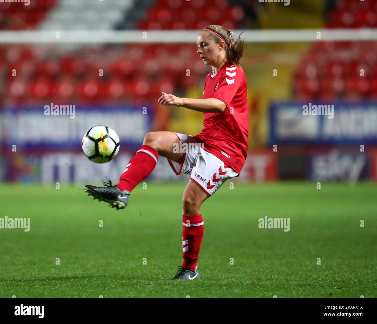 Katie Flack of Charlton Athletic Womenduring fa Women's Premier League Southern Division match tra Charlton Athletic Women e West Ham United Ladies al Valley Stadium di Londra, Regno Unito il 11 ottobre 2017. (Foto di Kieran Galvin/NurPhoto) Foto Stock