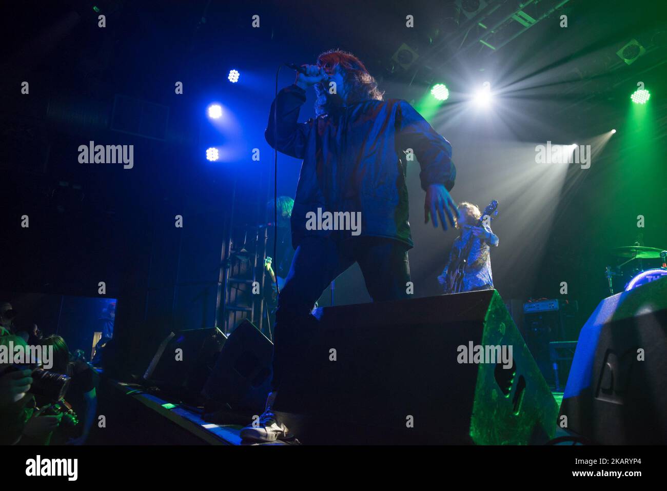 Band psichedelica indie britannica la Shimmer Band viene vista sul palco mentre si esibisce presso l'Electric Ballroom di Londra, Regno Unito, il 14 ottobre 2017. (Foto di Alberto Pezzali/NurPhoto) Foto Stock