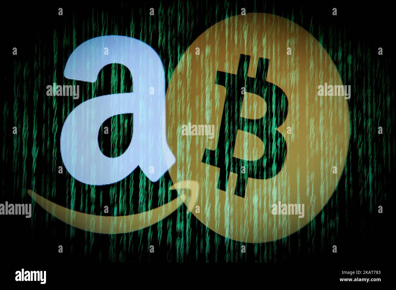 I logo Amzon e Bitcoin sono visualizzati sullo schermo di un computer in questa illustrazione fotografica il 1 novembre 2017. Si dice che una petizione online da consegnare al CEO Jeff Bezos chieda all'azienda di iniziare ad accettare criptovalute Bitcoin (BTC) e Litecoin (LTC). (Foto di Jaap Arriens/NurPhoto) Foto Stock