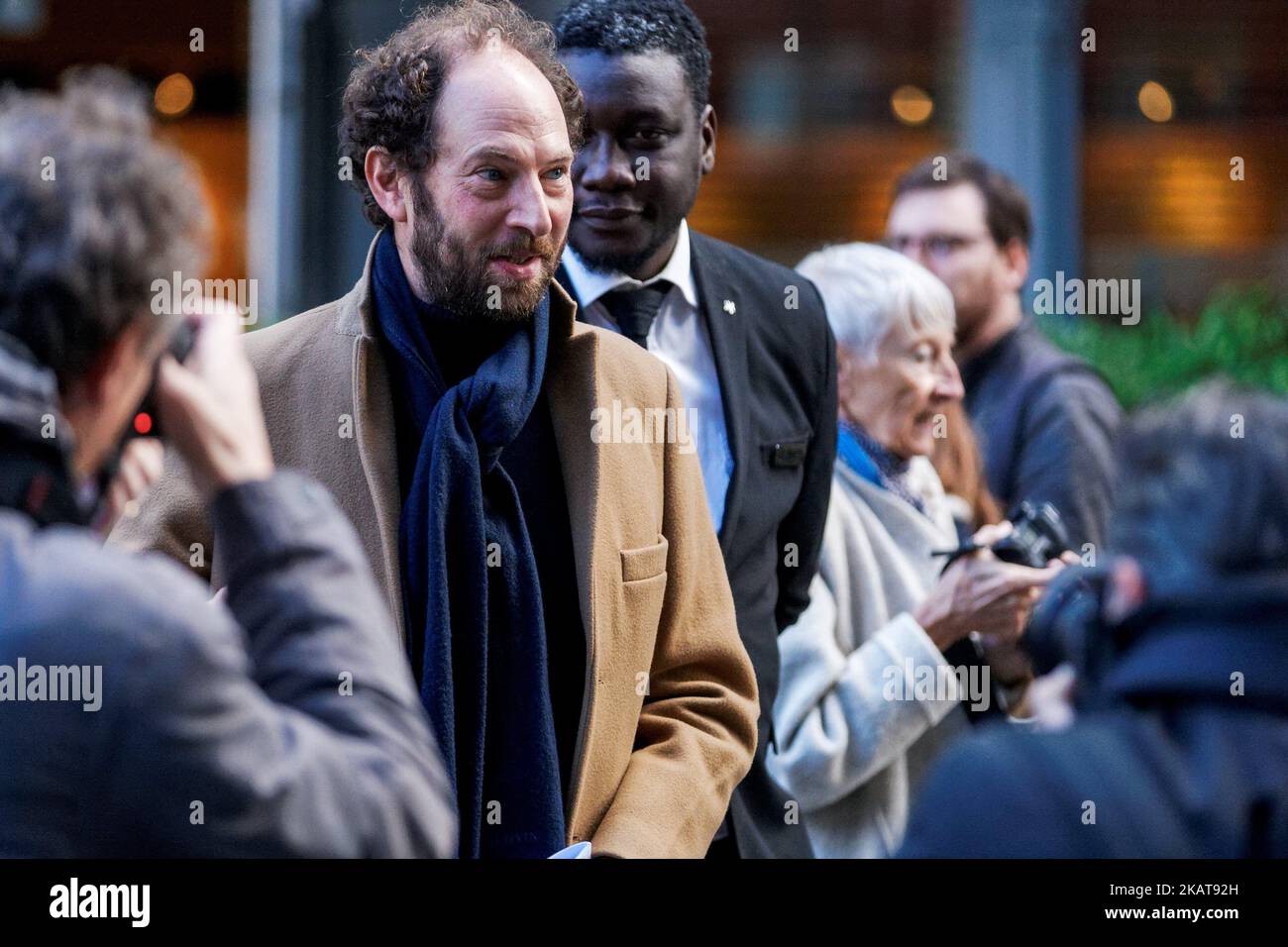 Lo scrittore francese Olivier Guez al ristorante Drouant a Parigi, in Francia, il 6 novembre 2017. Olivier Guez vince il premio Renaudot per il suo romanzo ‘la Disparition de Josef Mengele’, o ‘la scomparsa di Josef Mengele’. Il premio Renaudot, pur non essendo ufficialmente legato al Prix Goncourt, è una sorta di complemento ad esso, annunciando la sua premiata allo stesso tempo e al posto del Prix Goncourt, vale a dire il primo martedì di novembre al ristorante Drouant di Parigi. (Foto di Michel Stoupak/NurPhoto) Foto Stock