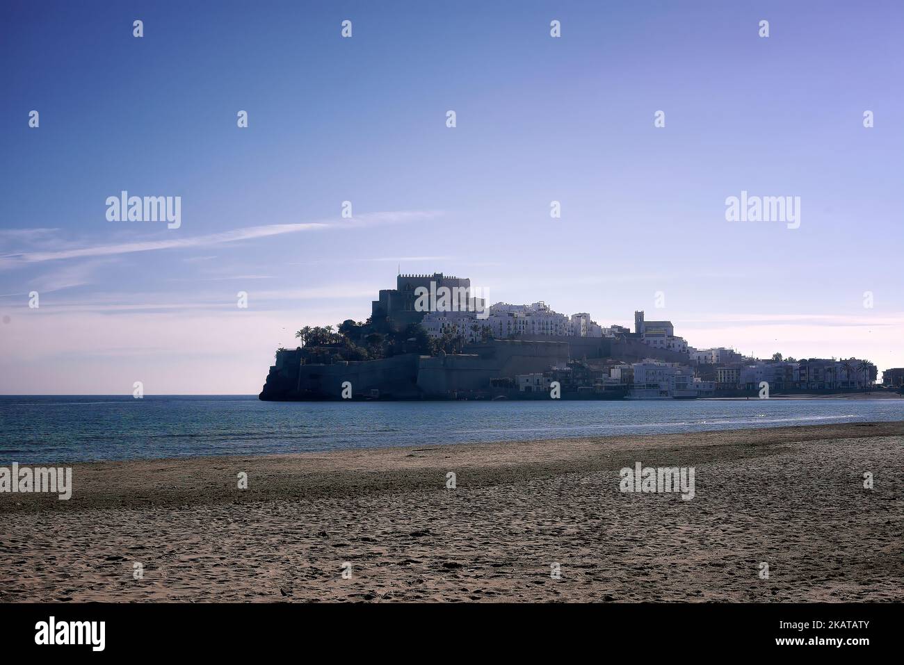 Peniscola , Comunità Valenciana, Spagna, vista dalla spiaggia del castello Foto Stock