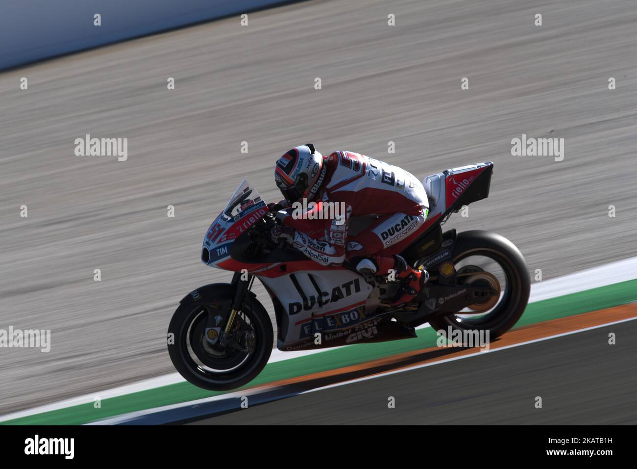 #51 Michele Pirro (ITA) Ducati Team durante le qualifiche del Gran Premio Motul de la Comunitat Valenciana, circuito di Ricardo Tormo a Valencia, Spagna il 11 novembre 2017. (Foto di Jose Breton/NurPhoto) Foto Stock