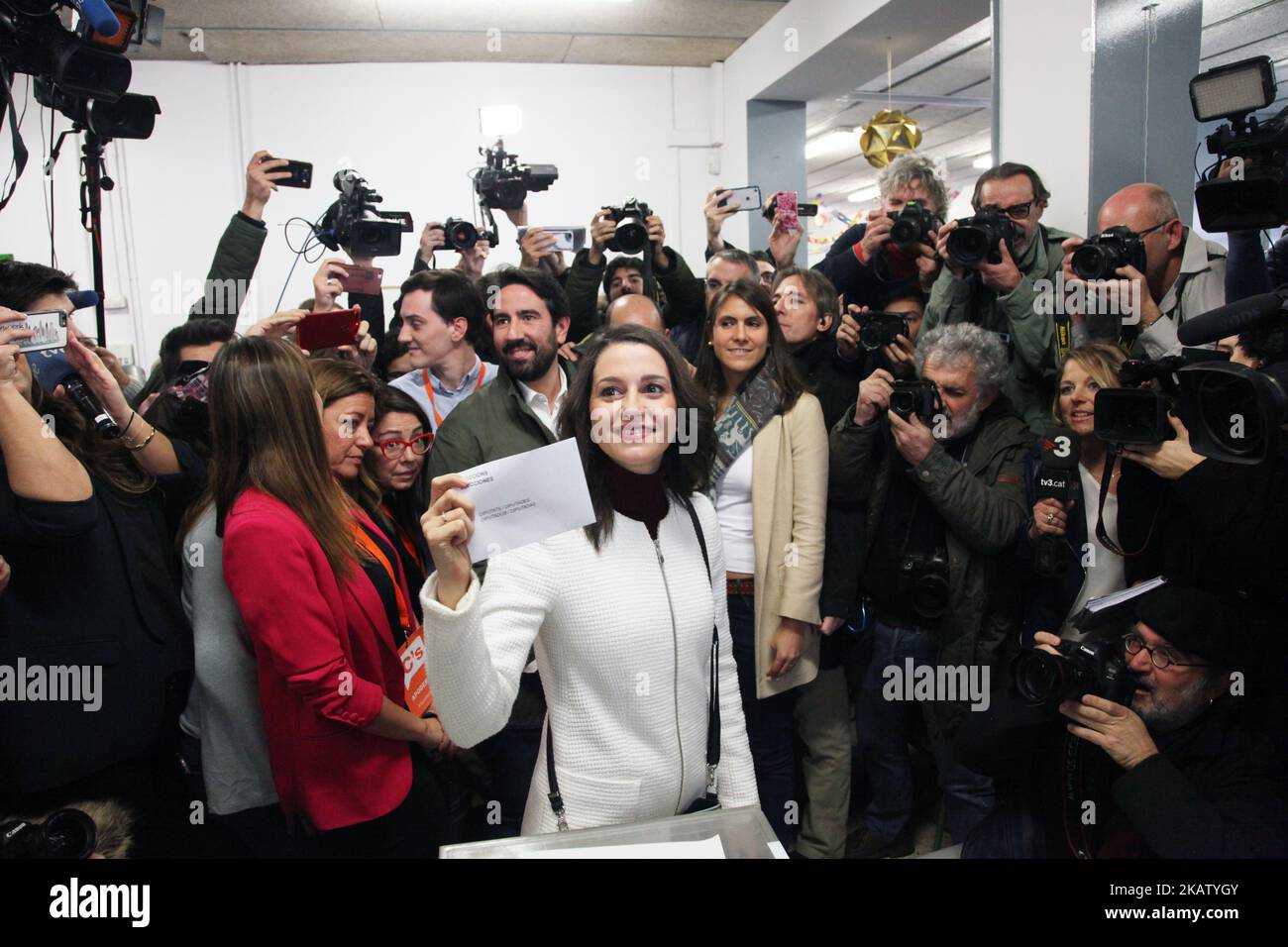 Leader sindacalista e candidato Ciudadanos Ines Arrimadas, durante il viaggio di voto in Catalogna del 21 dicembre 2017 (Foto di Miquel Llop/NurPhoto) Foto Stock