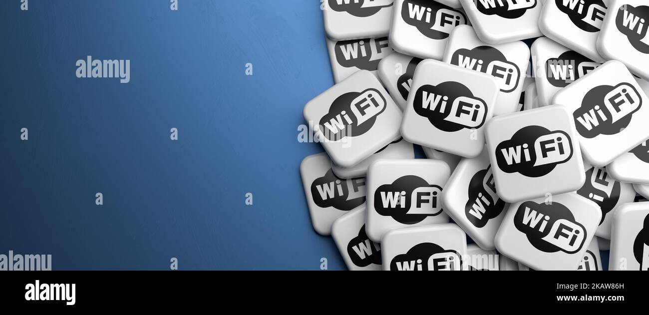 Logo WiFi su un mucchio su un tavolo. Spazio di copia. Formato banner Web. Foto Stock