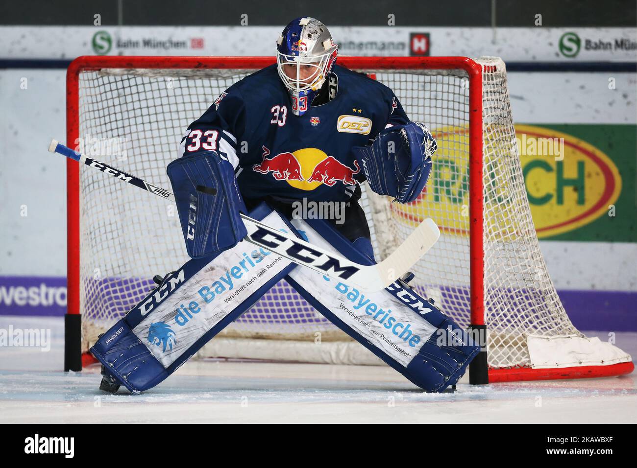 Danny aus den Birken di Red Bull Monaco di Baviera prima del 46th° giorno di partita della Lega tedesca di hockey su ghiaccio tra Red Bull Monaco e Koelner Haie nell'Olympia Eissportzentrum di Monaco di Baviera, Germania, il 26 gennaio 2018. (Foto di Marcel Engelbrecht/NurPhoto) Foto Stock