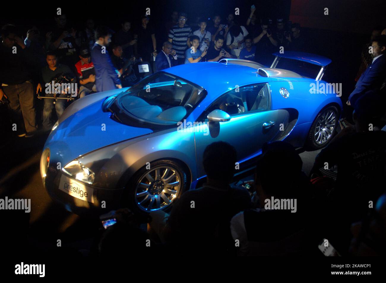 Presentazione di Bugatti Veyron a Giacarta, Indonesia, il 31 gennaio 2018. Bugatti Veyroy è la vettura più veloce al mondo che può guidare fino a 407 km all'ora con un motore W16 da 8 litri con 4 turbocompressori, ha una potenza fino a 1200 cv con capacità di accelerazione 0-100 in meno di tre secondi. (Foto di Dasril Roszandi/NurPhoto) Foto Stock