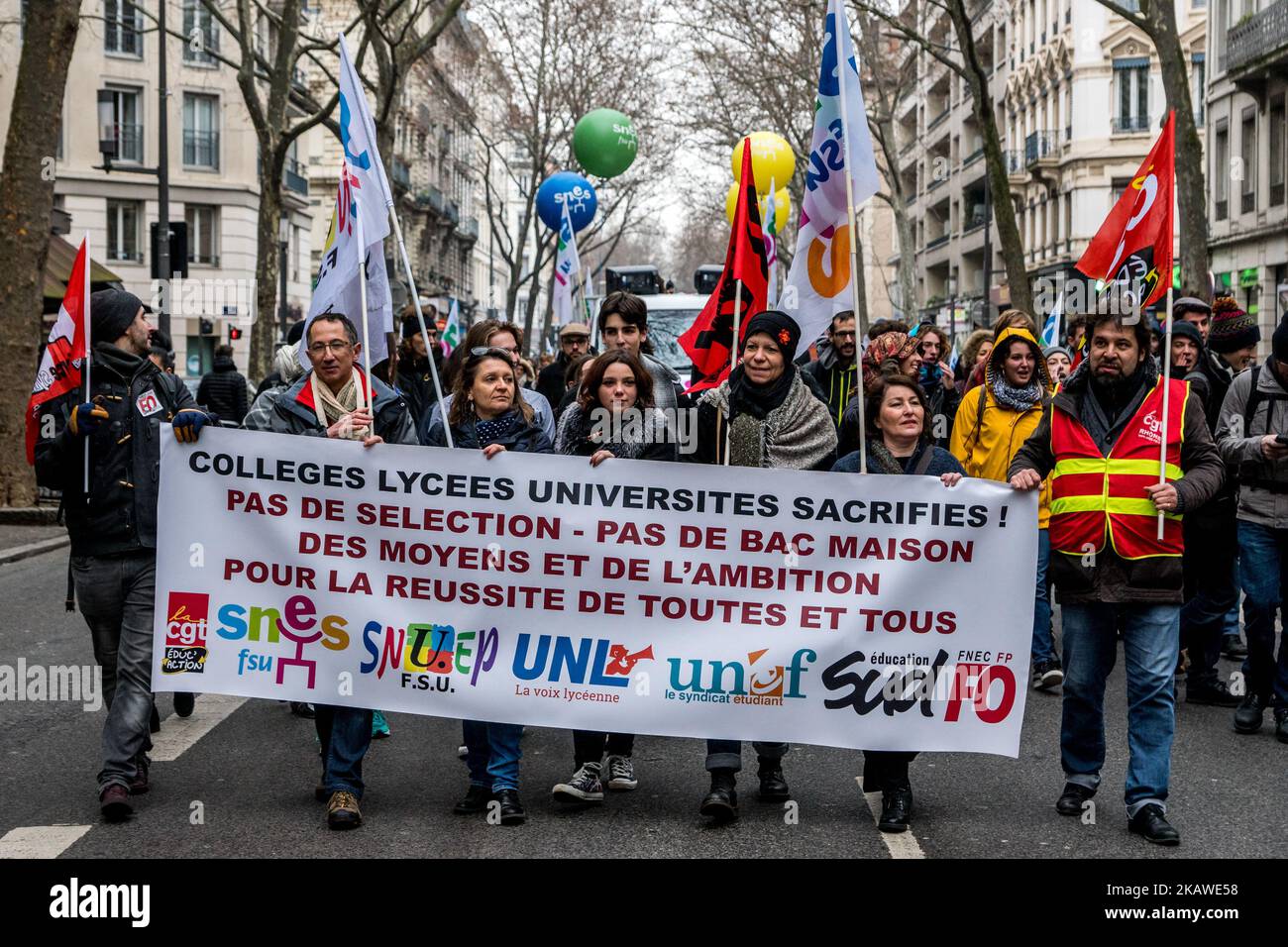 I manifestanti partecipano a una manifestazione contro la proposta di riforma delle applicazioni universitarie da parte del governo francese e a un progetto di riforma dell'esame di uscita della scuola superiore francese il 6 febbraio 2018 a Lione, nella Francia centro-orientale. (Foto di Nicolas Liponne/NurPhoto) Foto Stock