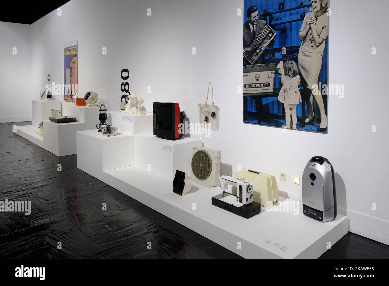 Mostra gli apparecchi della nostra vita. Una storia di design Alfaro Hofmann collezione nel centro di Cultira de la Villa a Madrid. Spagna. 6 febbraio 2018 (Foto di Oscar Gonzalez/NurPhoto) Foto Stock