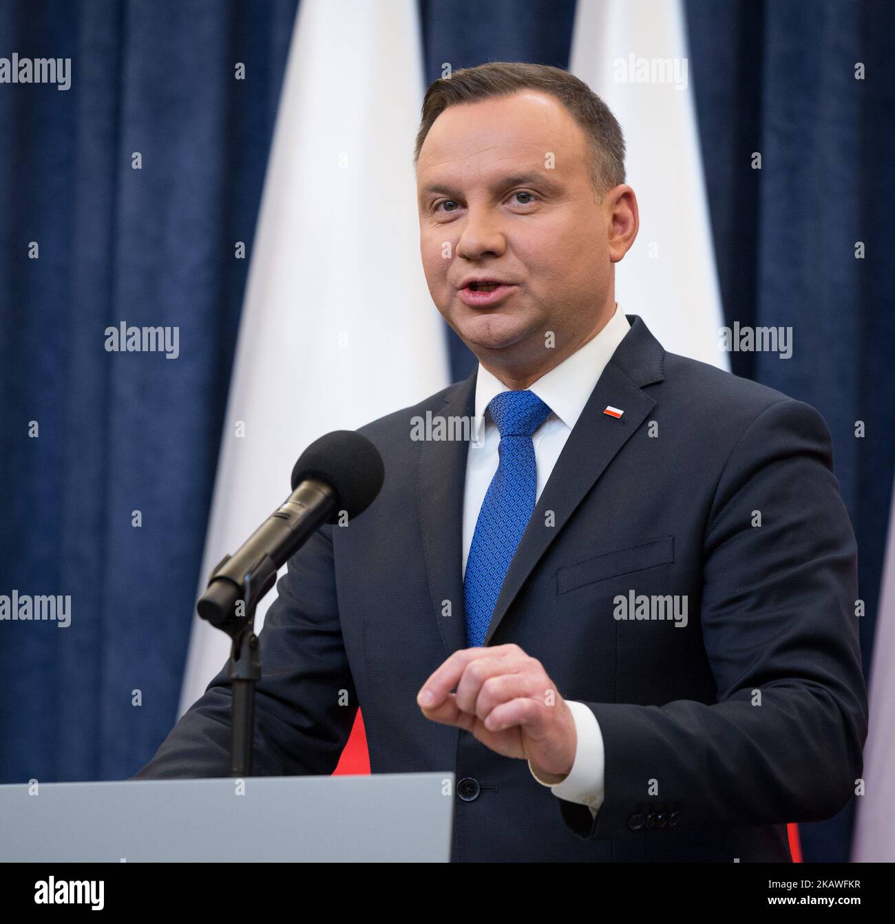 Il presidente polacco Andrzej Duda annuncia la sua decisione di firmare una legislazione che penalizza alcune dichiarazioni sull'Olocausto, al Palazzo Presidenziale di Varsavia, Polonia, il 6 febbraio 2018 (Foto di Mateusz Wlodarczyk/NurPhoto) Foto Stock