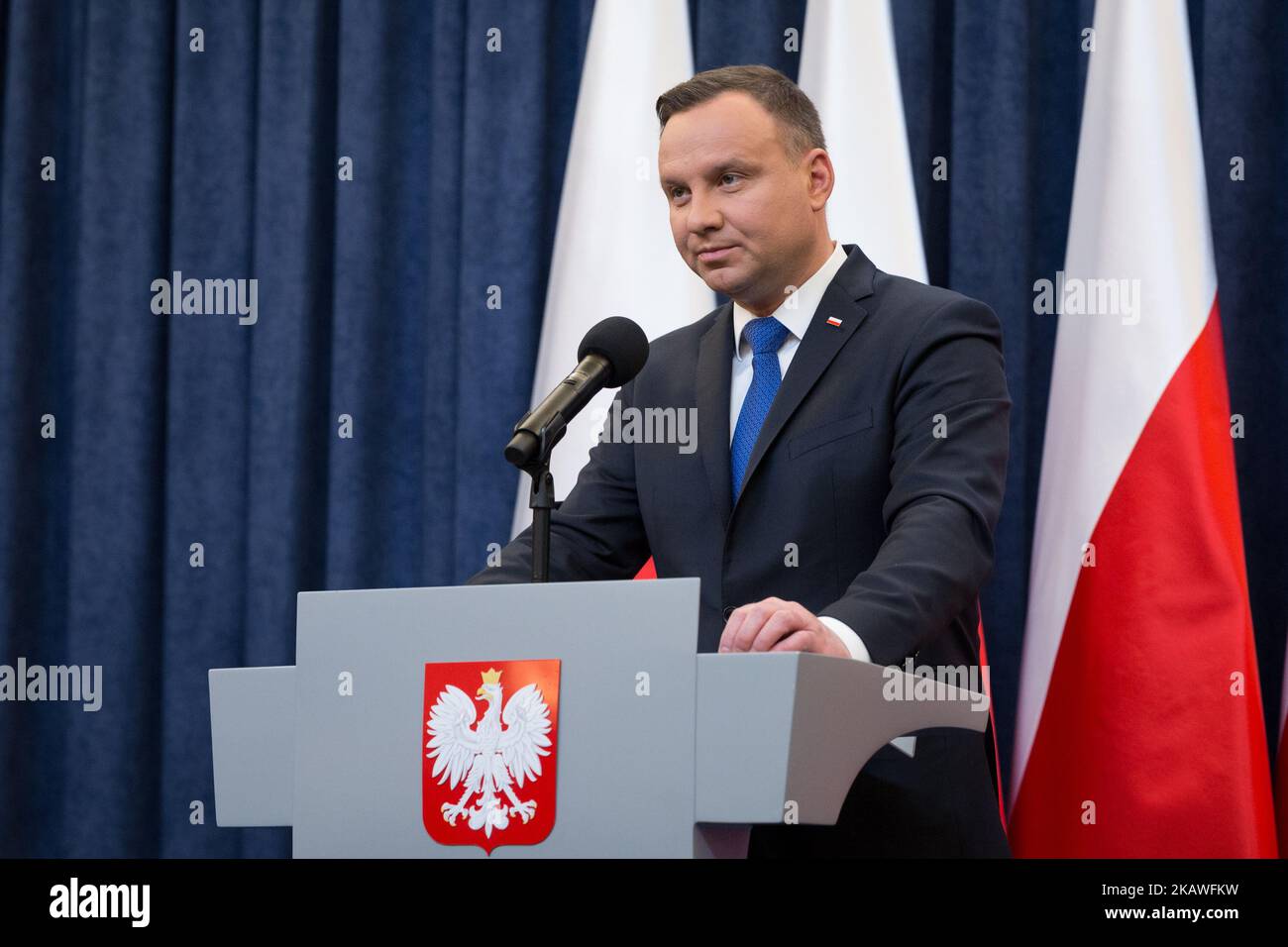 Il presidente polacco Andrzej Duda annuncia la sua decisione di firmare una legislazione che penalizza alcune dichiarazioni sull'Olocausto, al Palazzo Presidenziale di Varsavia, Polonia, il 6 febbraio 2018 (Foto di Mateusz Wlodarczyk/NurPhoto) Foto Stock