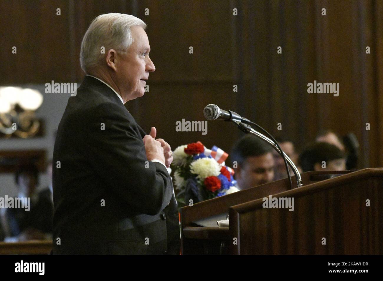 Il compleanno di Abraham Lincolns, il procuratore generale statunitense Jeff Sessions consegna le sue osservazioni nella Lincoln Hall della Union League di Philadelphia a Philadelphia, PA, il 12 febbraio 2018. (Foto di Bastiaan Slabbers/NurPhoto) Foto Stock