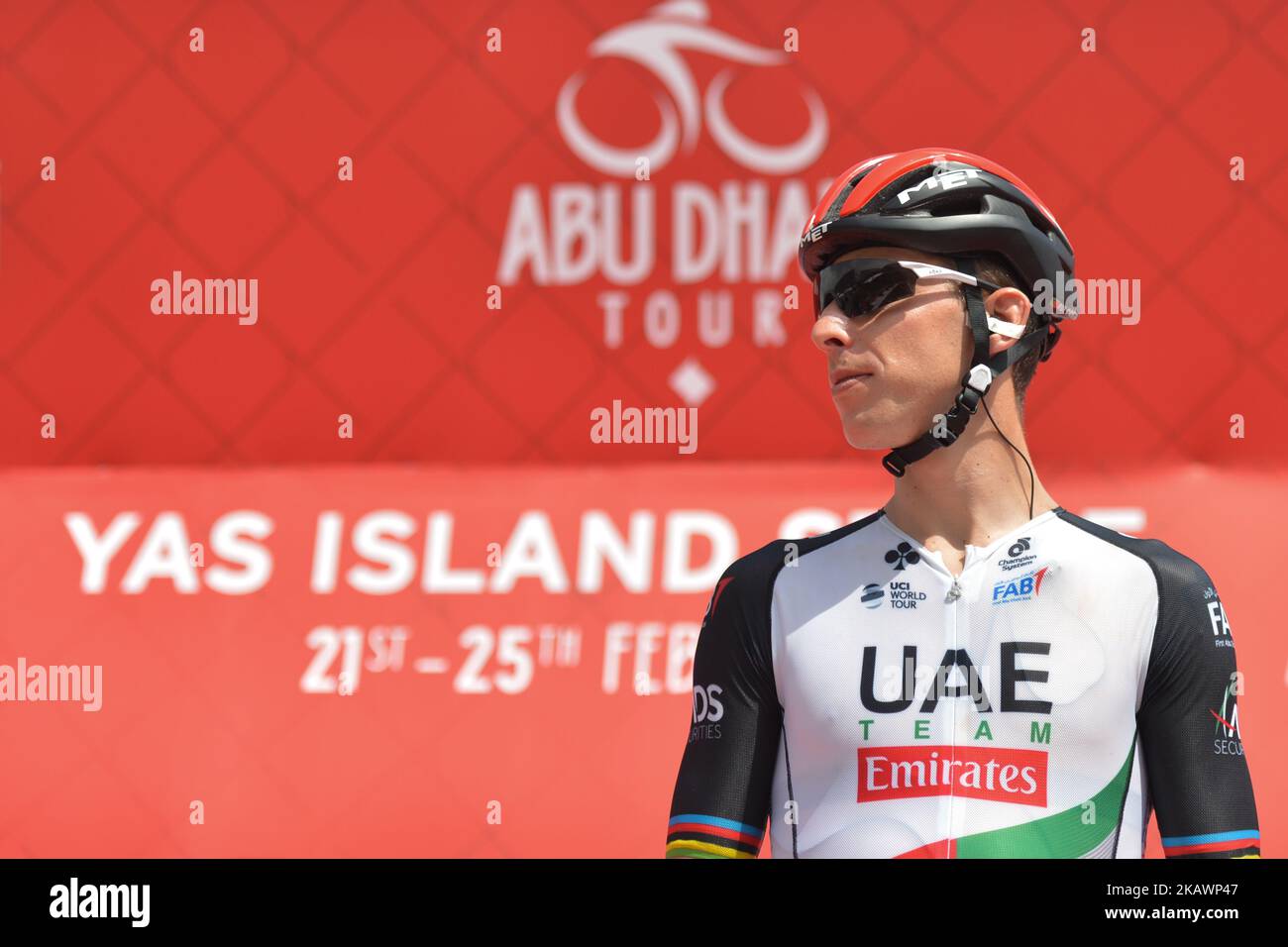 Il Fabio Aru italiano del Team Emirates degli Emirati Arabi Uniti, in vista dell'inizio della seconda tappa, il 154km° Yas Island Stage, dal centro commerciale Yas a Yas Beach. Giovedì 22 febbraio 2018, a Yas Island, Abu Dhabi, Emirati Arabi Uniti. (Foto di Artur Widak/NurPhoto) Foto Stock