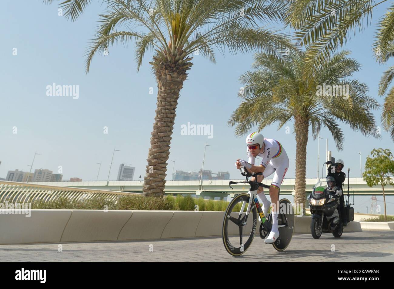 Tom Dumoulin olandese del Team Sunweb durante la quarta tappa, 12,6km° crono individuale al Maryah Island Stage dell'Abu Dhabi Tour 2018. Sabato 24 febbraio 2018, all'isola di al Maryah, Abu Dhabi, Emirati Arabi Uniti. (Foto di Artur Widak/NurPhoto) Foto Stock