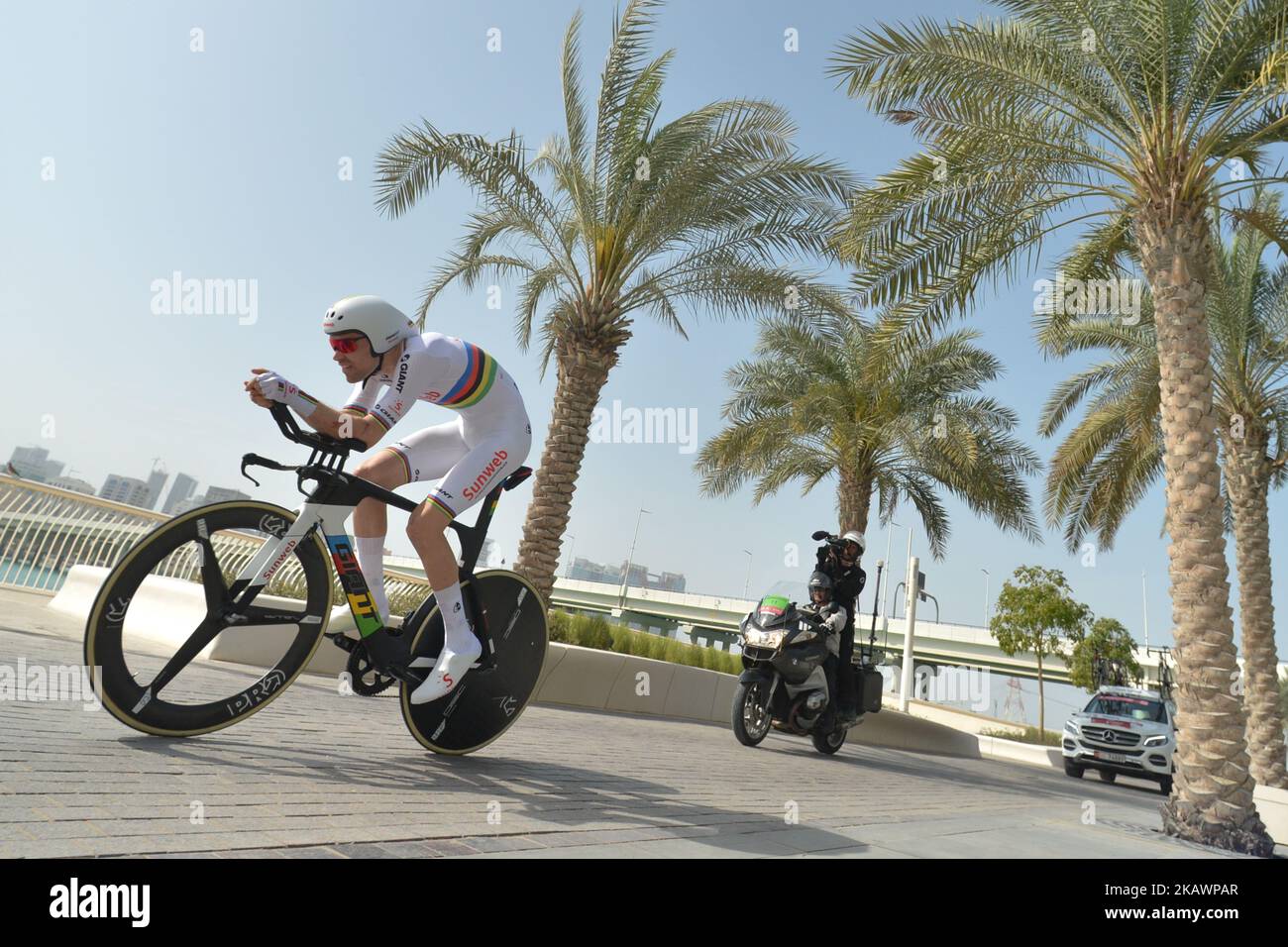 Tom Dumoulin olandese del Team Sunweb durante la quarta tappa, 12,6km° crono individuale al Maryah Island Stage dell'Abu Dhabi Tour 2018. Sabato 24 febbraio 2018, all'isola di al Maryah, Abu Dhabi, Emirati Arabi Uniti. (Foto di Artur Widak/NurPhoto) Foto Stock