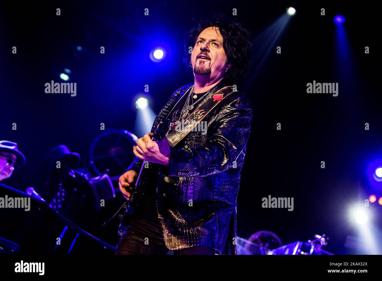 Steve Lukather di Toto suona dal vivo al Mediolanum Forum di Milano il 10 2018 marzo. Toto è diventato uno dei gruppi musicali più venduti della loro epoca (Foto di Mairo Cinquetti/NurPhoto) Foto Stock