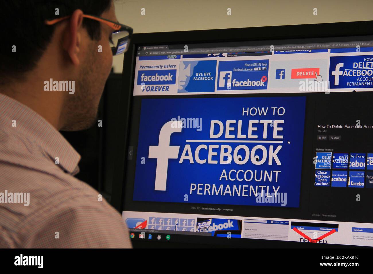(3/22/2018) Un utente verifica come eliminare un account Facebook su un desktop (Foto di Nasir Kachroo/NurPhoto) Foto Stock