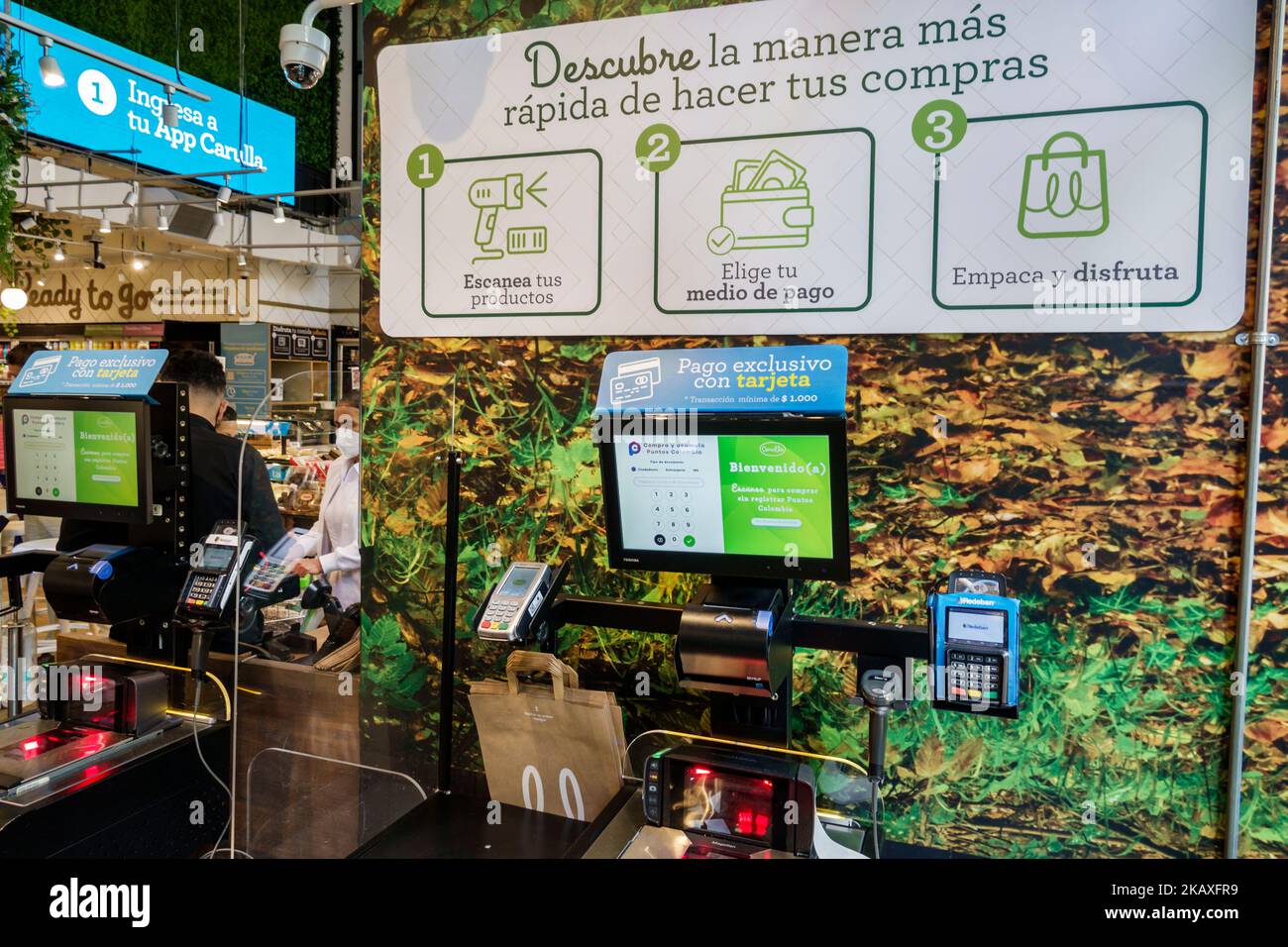 Bogota Colombia, El Chico Carrera 11, Carulla SmartMarket supermercato alimentari self-service checkout, negozi business negozi negozi negozi mar Foto Stock